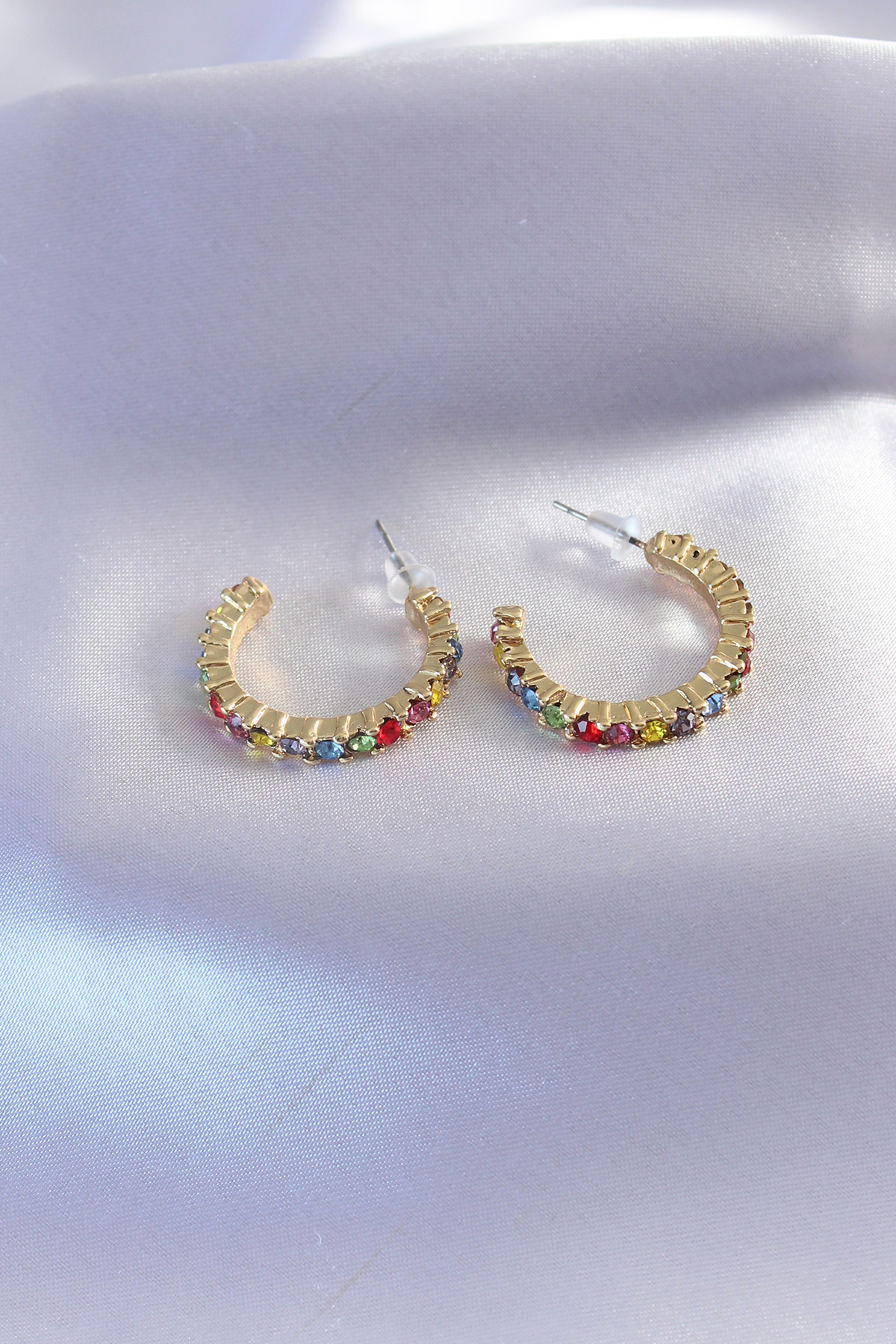 Gold Renk Yarım Halka Model Renkli Kristal Taşlı Kadın Küpe - Lisinya