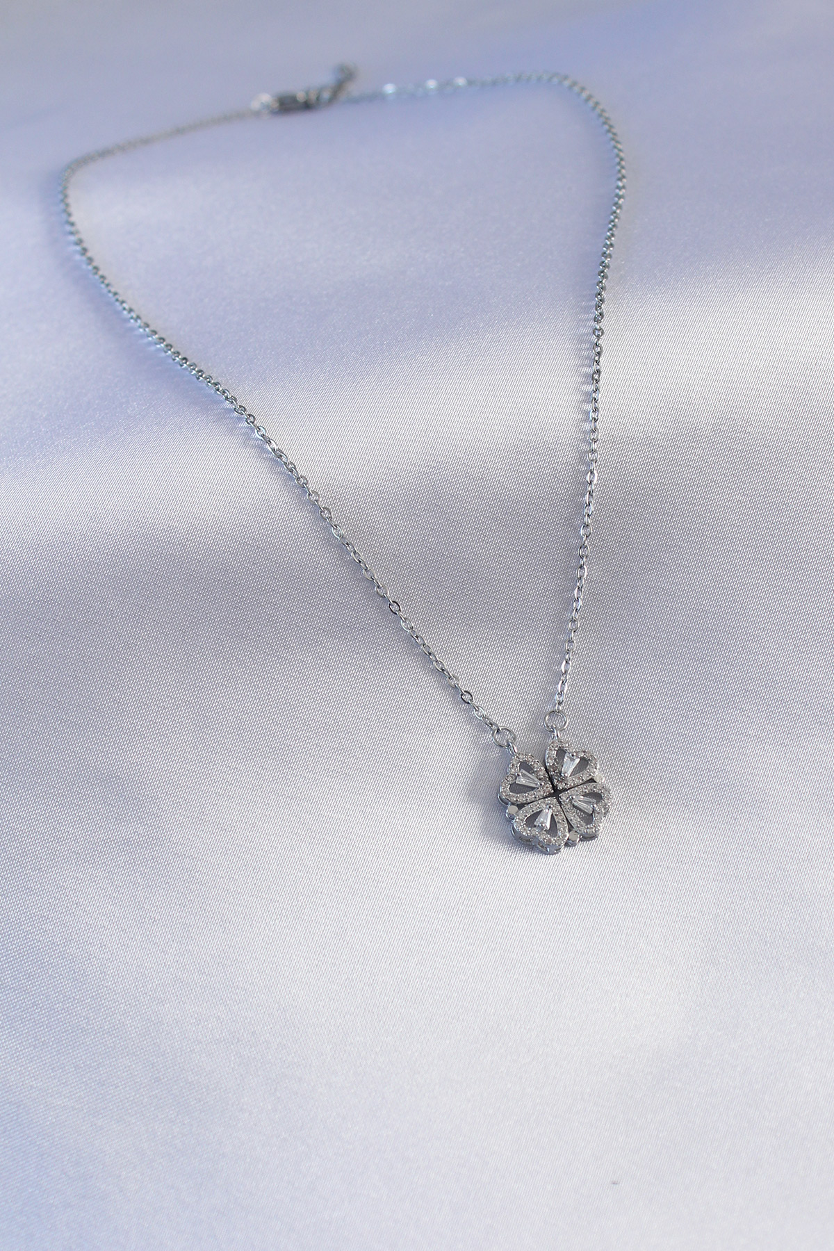 316L Çelik Gümüş Renk Açılır Yonca Model Kadın Kolye - Lisinya 316L Çelik Gümüş Renk Açılır Yonca Model Kadın Kolye - Lisinya