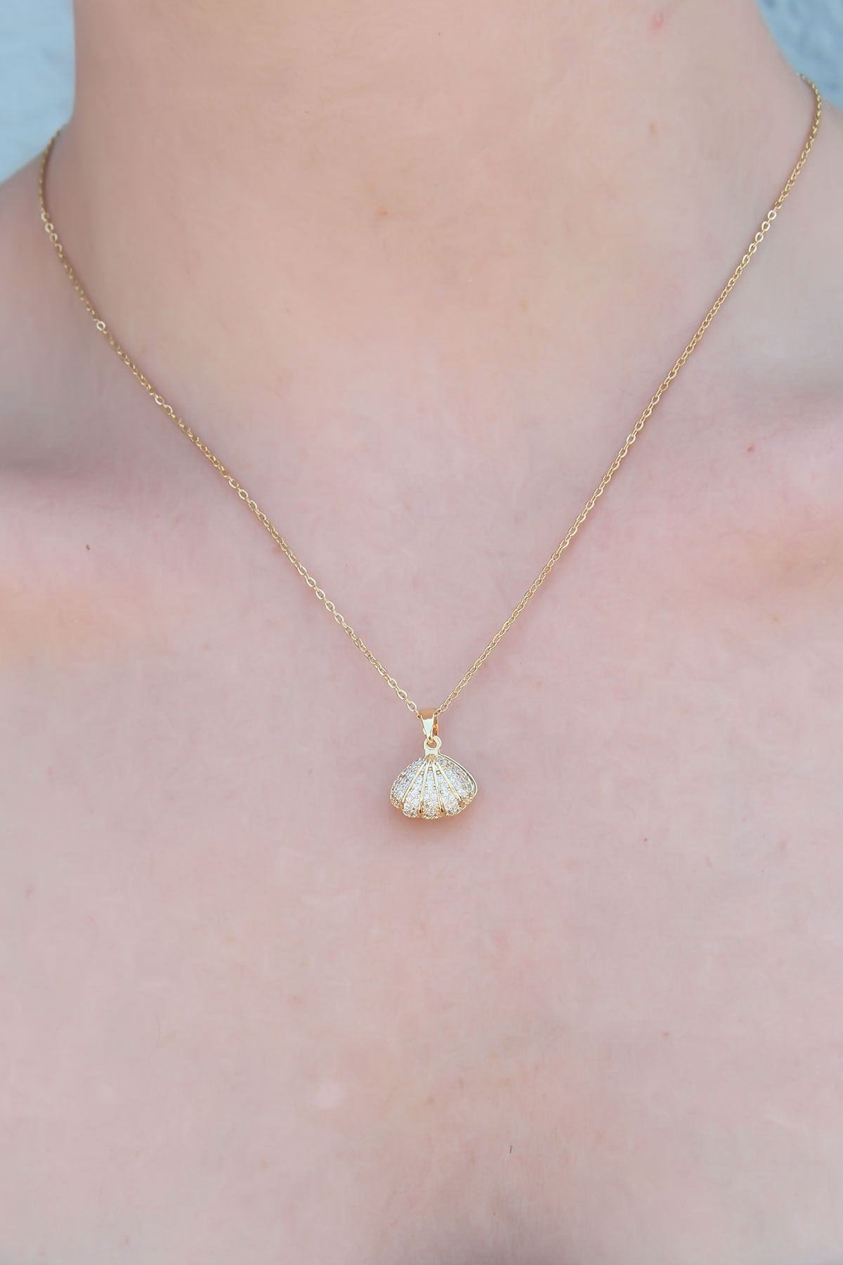 316L Çelik Gold Renk Açılır Midye Model Kadın Kolye - Lisinya