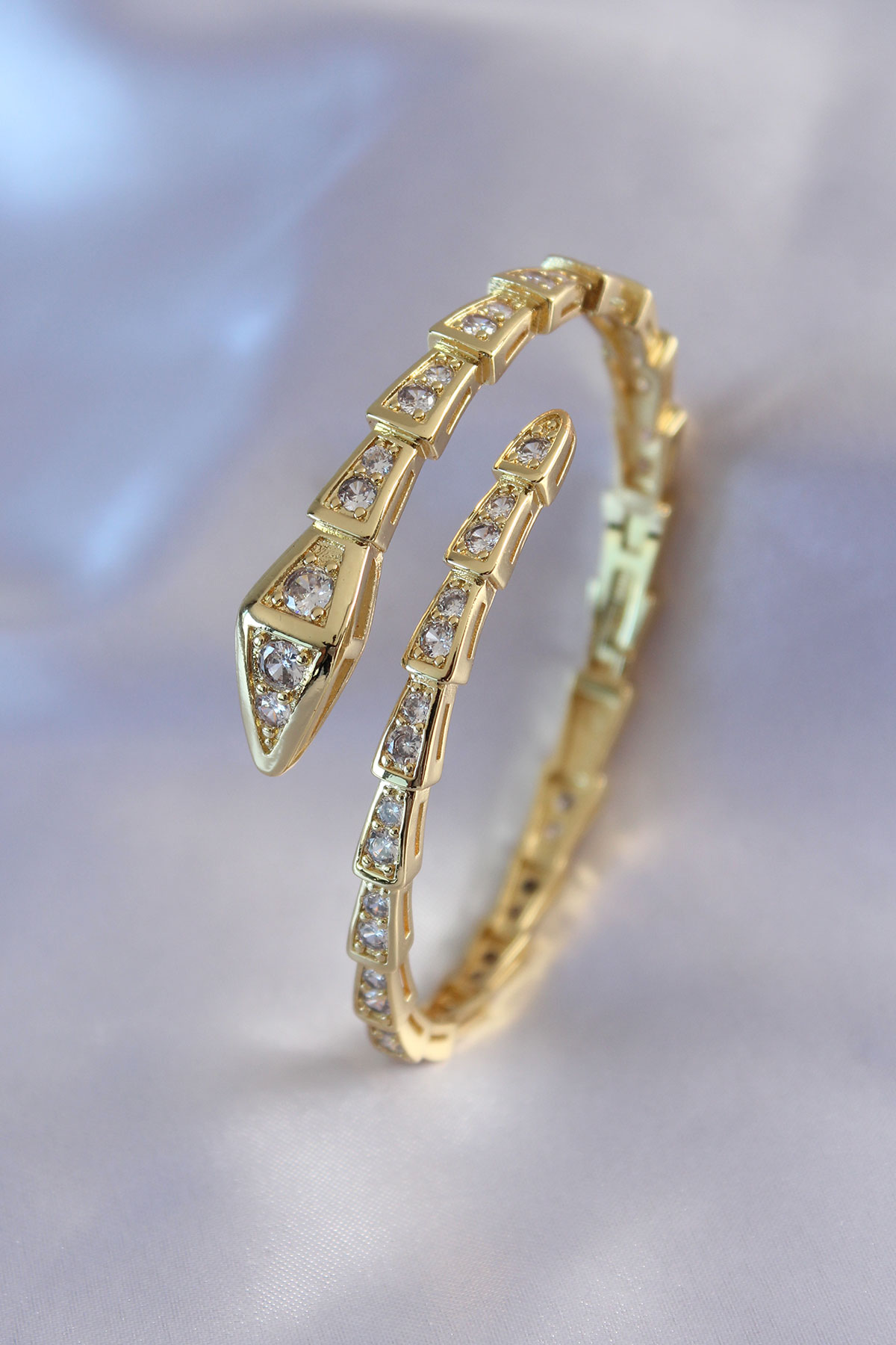 VIP Seri Yılan Model Gold Renk Kadın Kelepçe Bileklik - Lisinya VIP Seri Yılan Model Gold Renk Kadın Kelepçe Bileklik - Lisinya