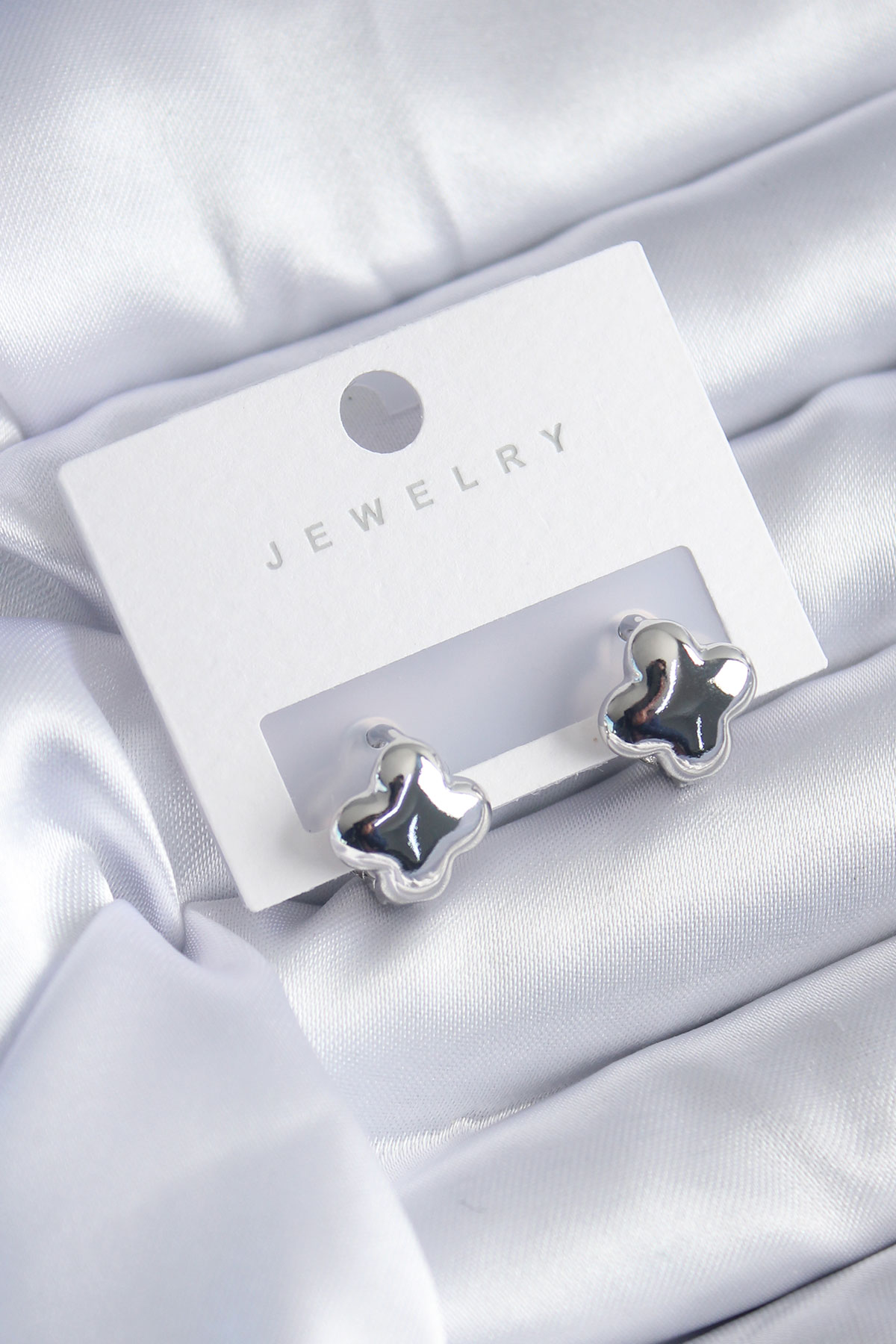 Gümüş Renk Yonca Model Pirinç Kadın Küpe - Lisinya