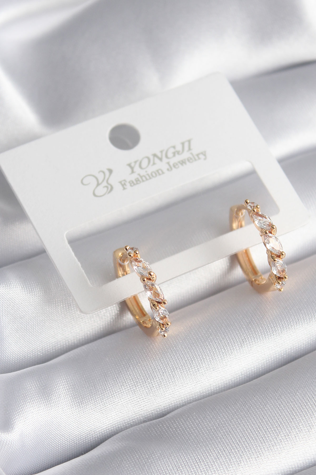 Pirinç Gold Renk Arpa Zirkon Taşlı Halka Model Kadın Küpe - Lisinya Pirinç Gold Renk Arpa Zirkon Taşlı Halka Model Kadın Küpe - Lisinya