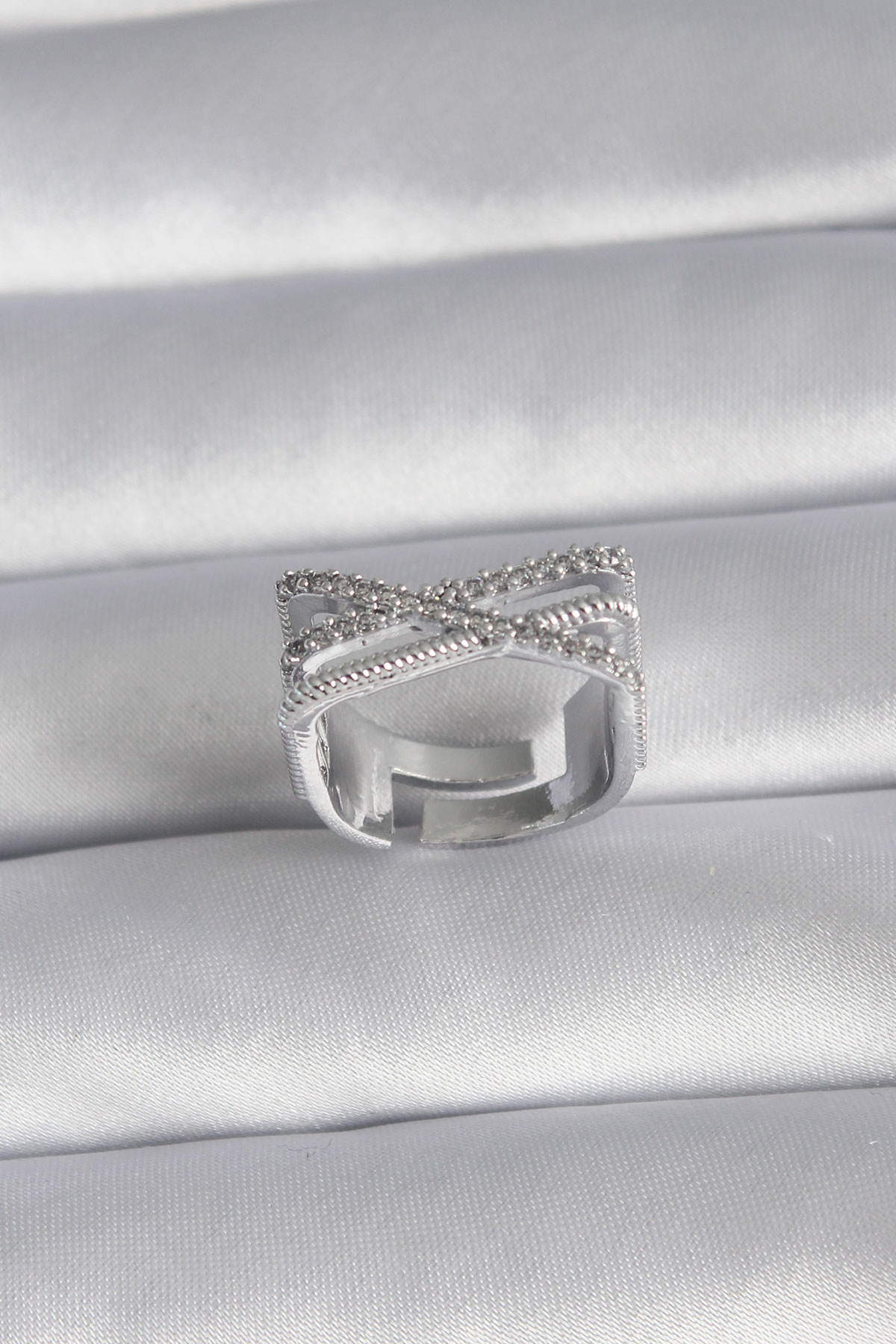 Pirinç Gümüş Renk Zirkon Taş Detay Kadın Yüzük - Lisinya