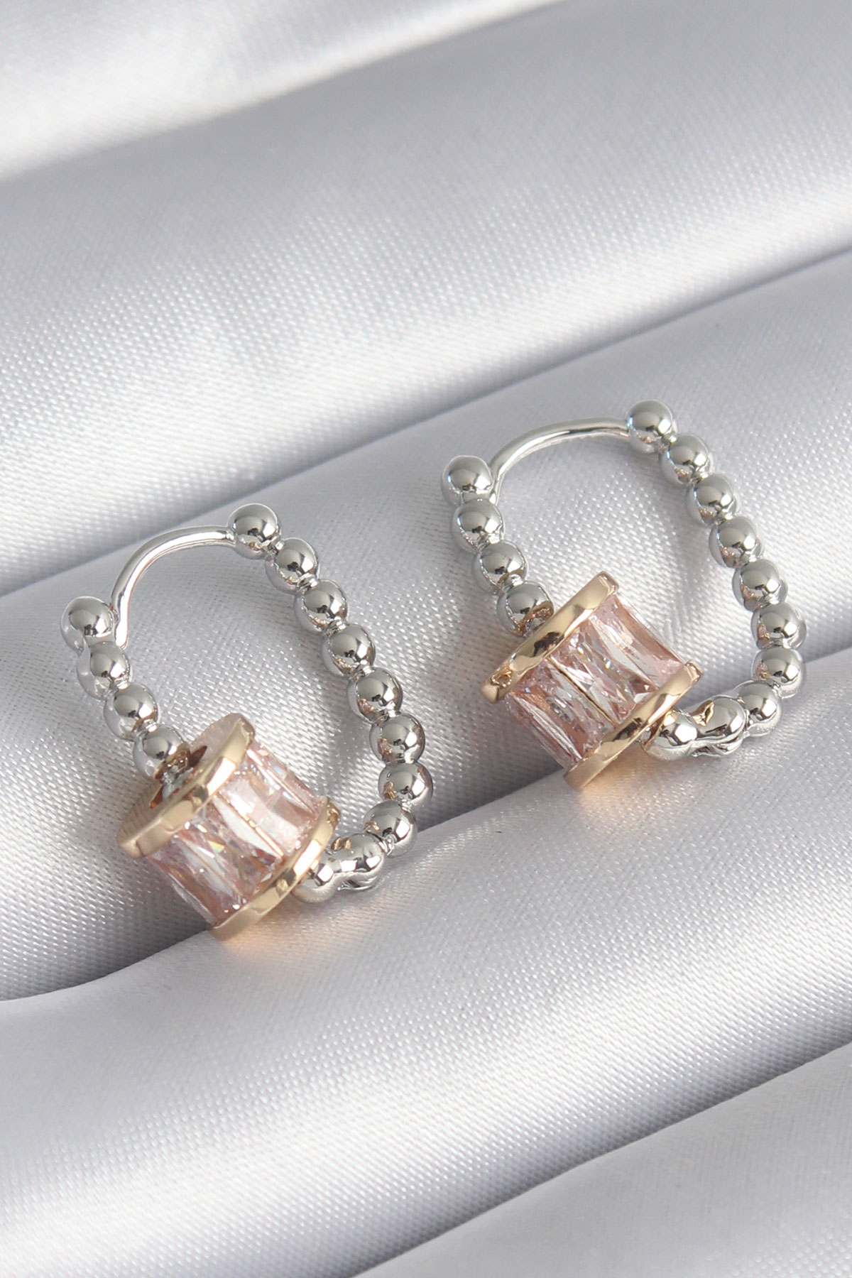 Pirinç Gümüş Renk Top Model Gold Renk Zirkon Taşlı Kadın Küpe - Lisinya Pirinç Gümüş Renk Top Model Gold Renk Zirkon Taşlı Kadın Küpe - Lisinya