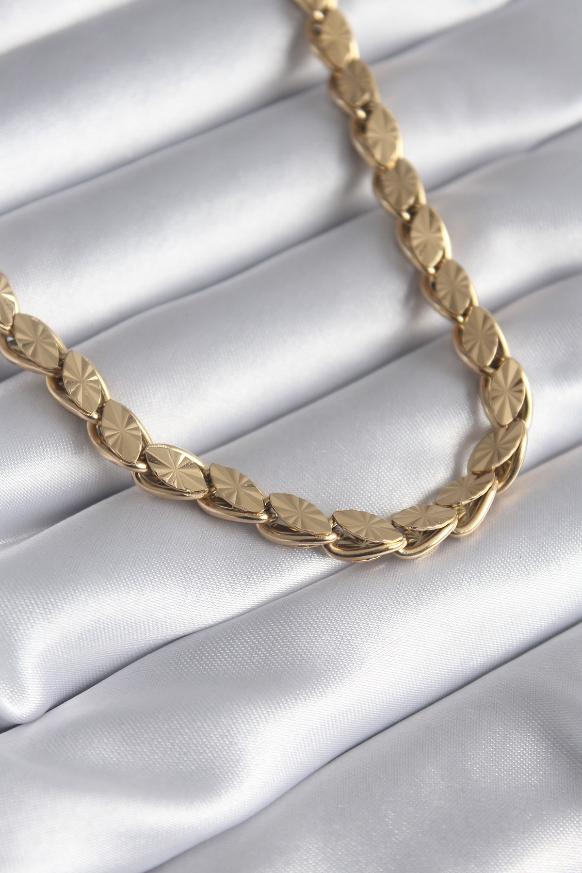 316L Çelik Gold Renk Lazer Kesim Arpa Zincir Model Kadın Kolye - Lisinya