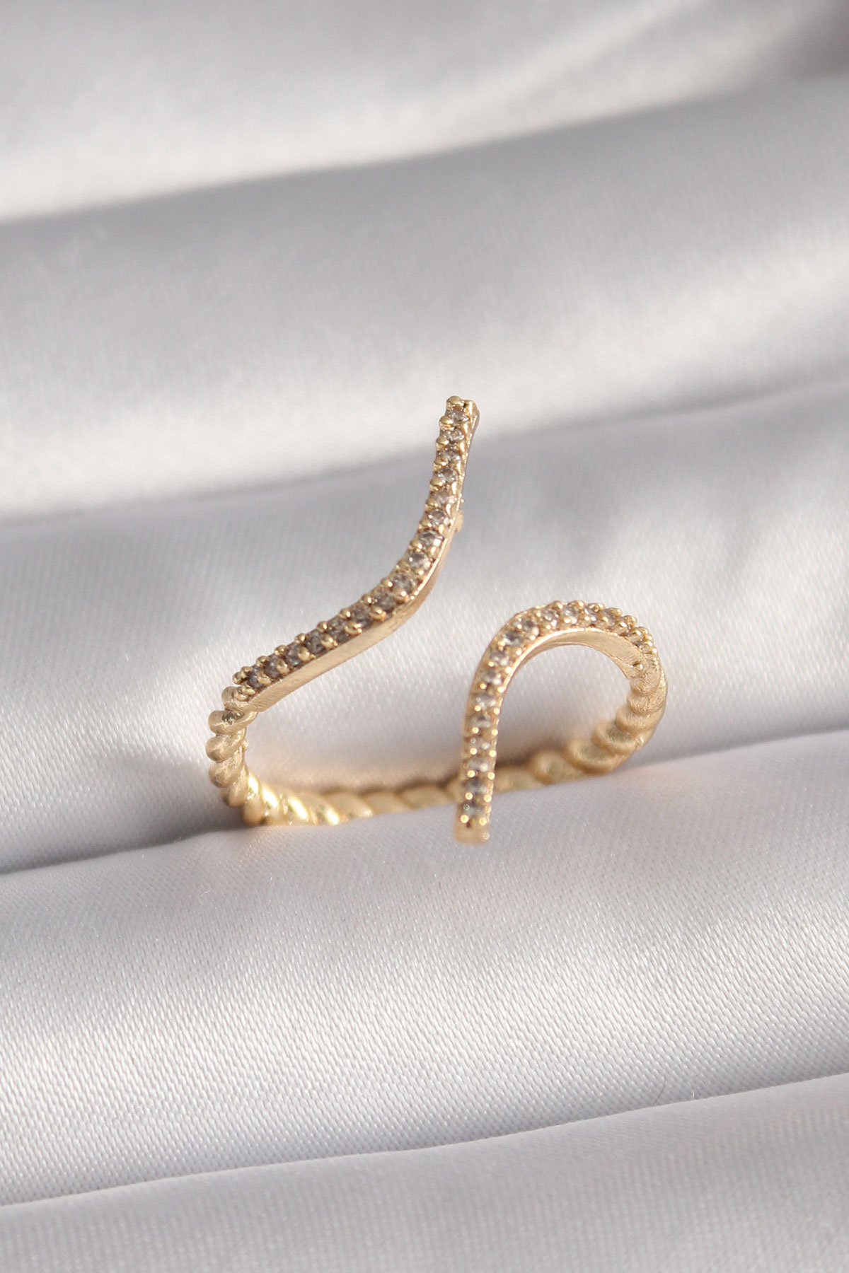 Pirinç Gold Renk Zirkon Taşlı Kadın Yüzük - Lisinya Pirinç Gold Renk Zirkon Taşlı Kadın Yüzük - Lisinya