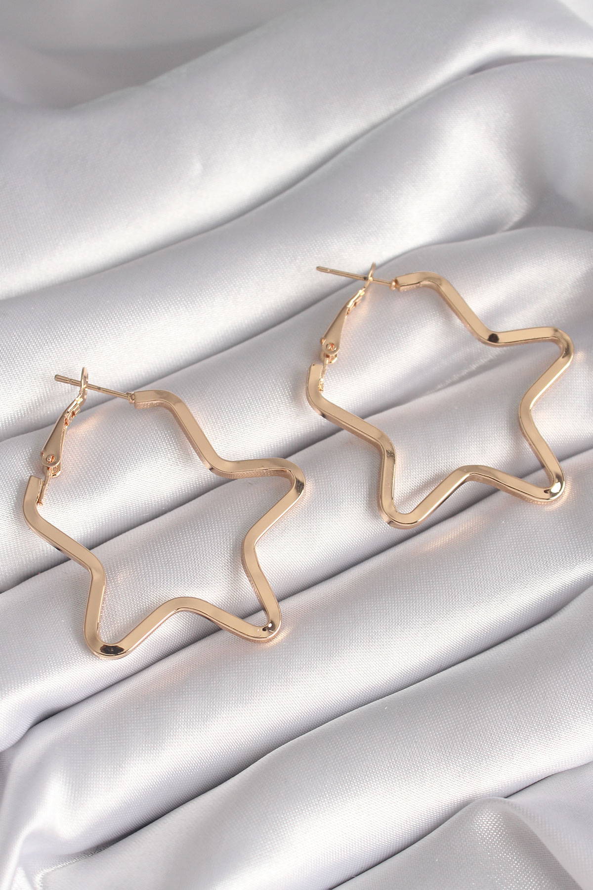 Pirinç Gold Renk Yıldız Model Kadın Küpe - Lisinya Pirinç Gold Renk Yıldız Model Kadın Küpe - Lisinya