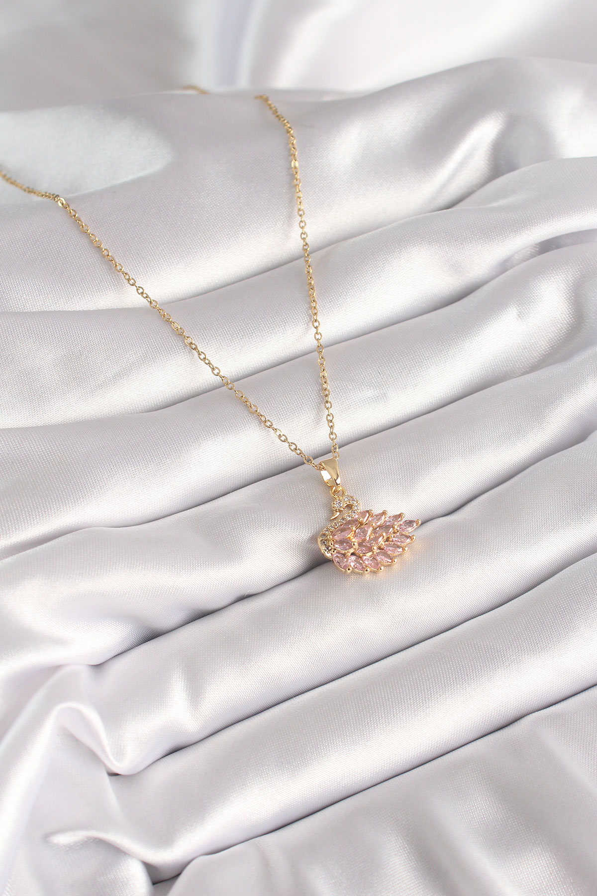 316L Çelik Gold Renk Zincir Pembe Zirkon Taşlı Kuğu Model Kadın Kolye - Lisinya 316L Çelik Gold Renk Zincir Pembe Zirkon Taşlı Kuğu Model Kadın Kolye - Lisinya
