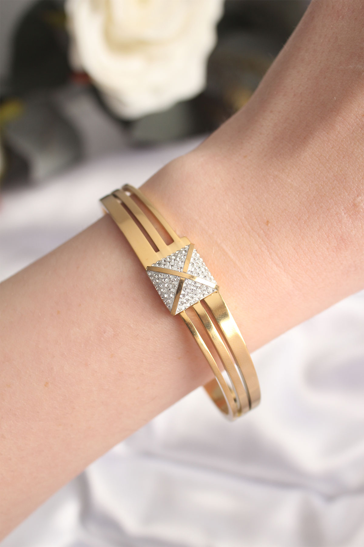 316L Çelik Zirkon Taşlı Gold Renk Kadın Kelepçe Bilezik - Lisinya