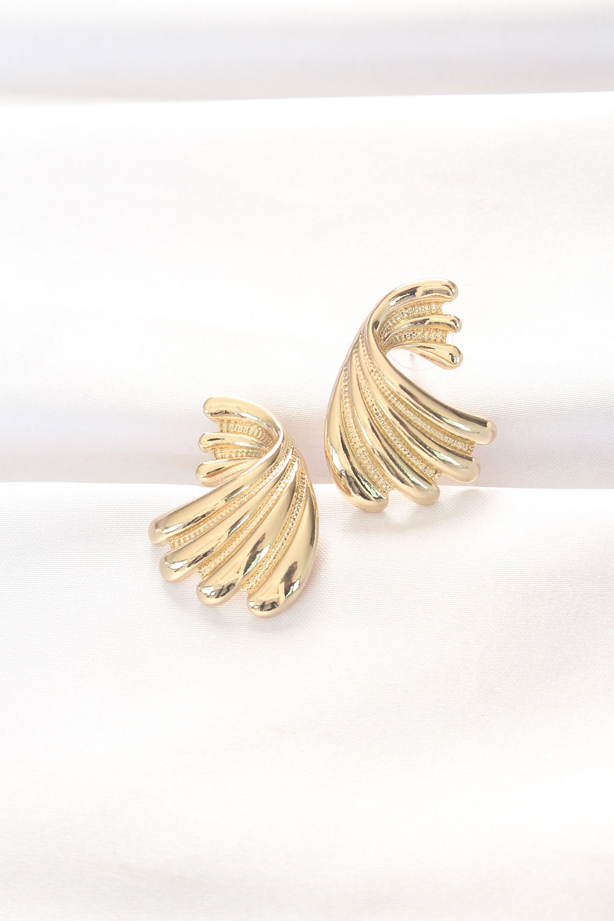 Pirinç Gold Renk Küpe - Lisinya Pirinç Gold Renk Küpe - Lisinya