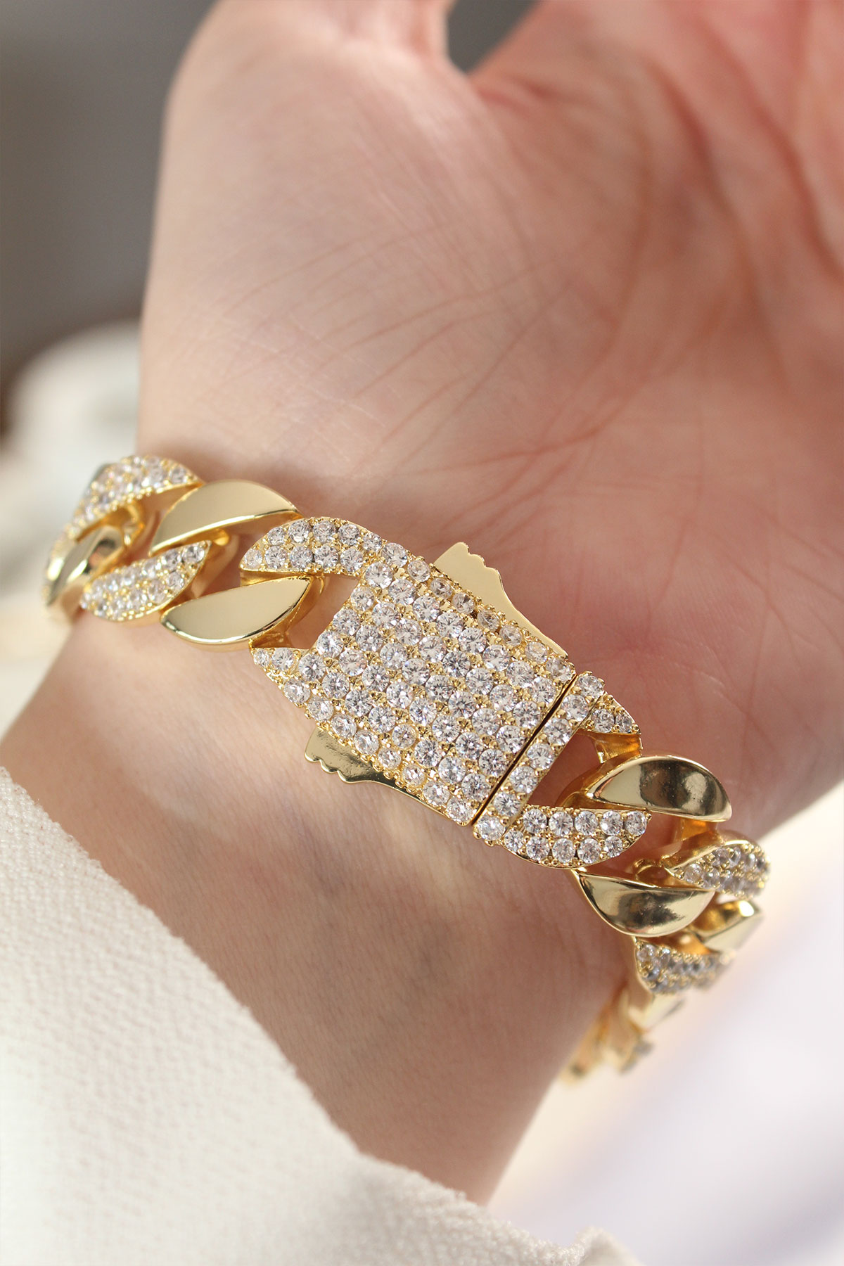 Vip Seri Pirinç Zirkon Taşlı Gold Renk Gurmet Bileklik - Lisinya