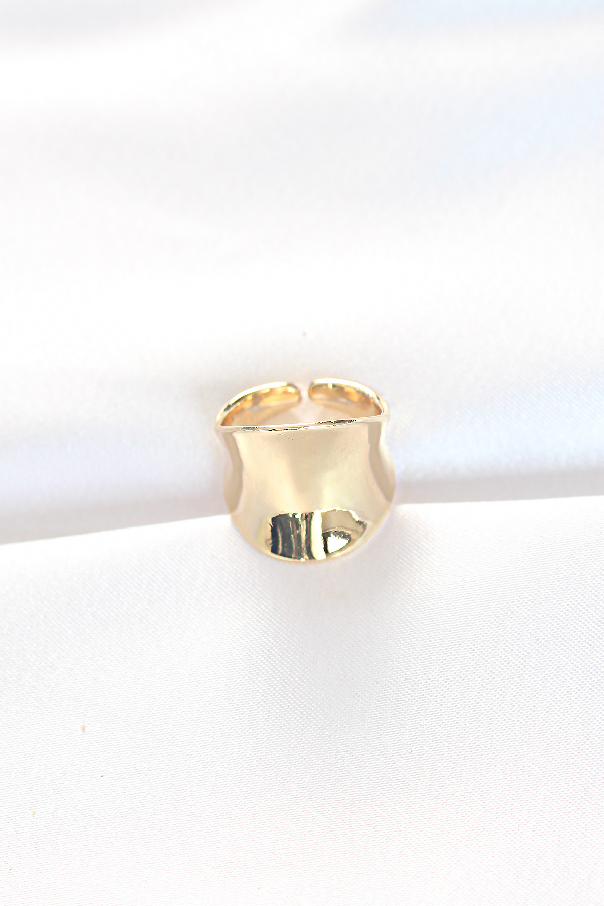 Gold Renk Ayarlanabilir Kavisli Ayna Yüzük - Lisinya Gold Renk Ayarlanabilir Kavisli Ayna Yüzük - Lisinya