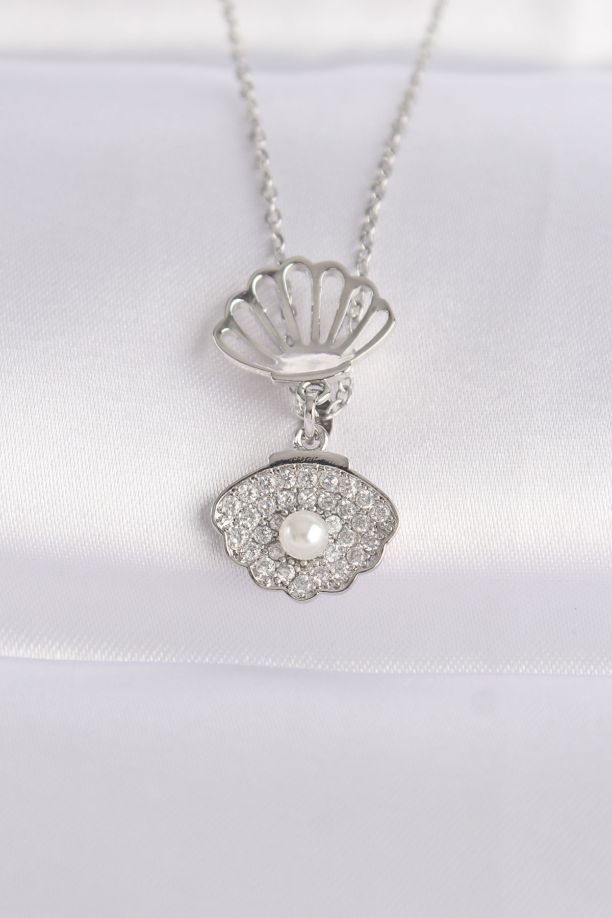 316L Çelik Zincir Gümüş Renk Zirkon Taşlı İnci Detay İstiridye Kolye - Lisinya