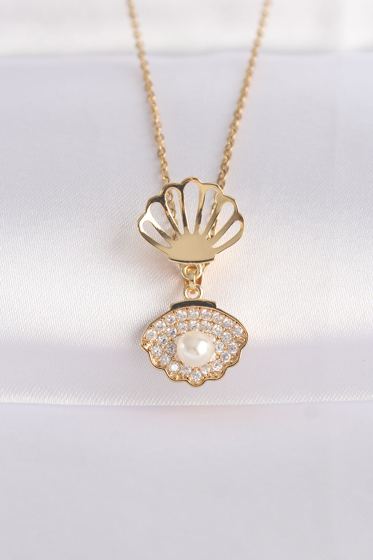 316L Çelik Zincir Altın Renk Zirkon Taşlı İnci Detay İstiridye Kolye - Lisinya