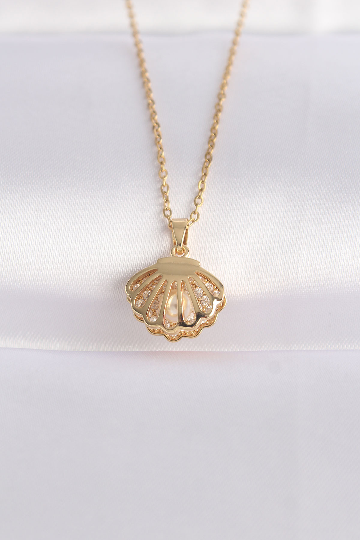 316L Çelik Zincir Altın Renk Zirkon Taşlı İnci Detay İstiridye Kolye - Lisinya