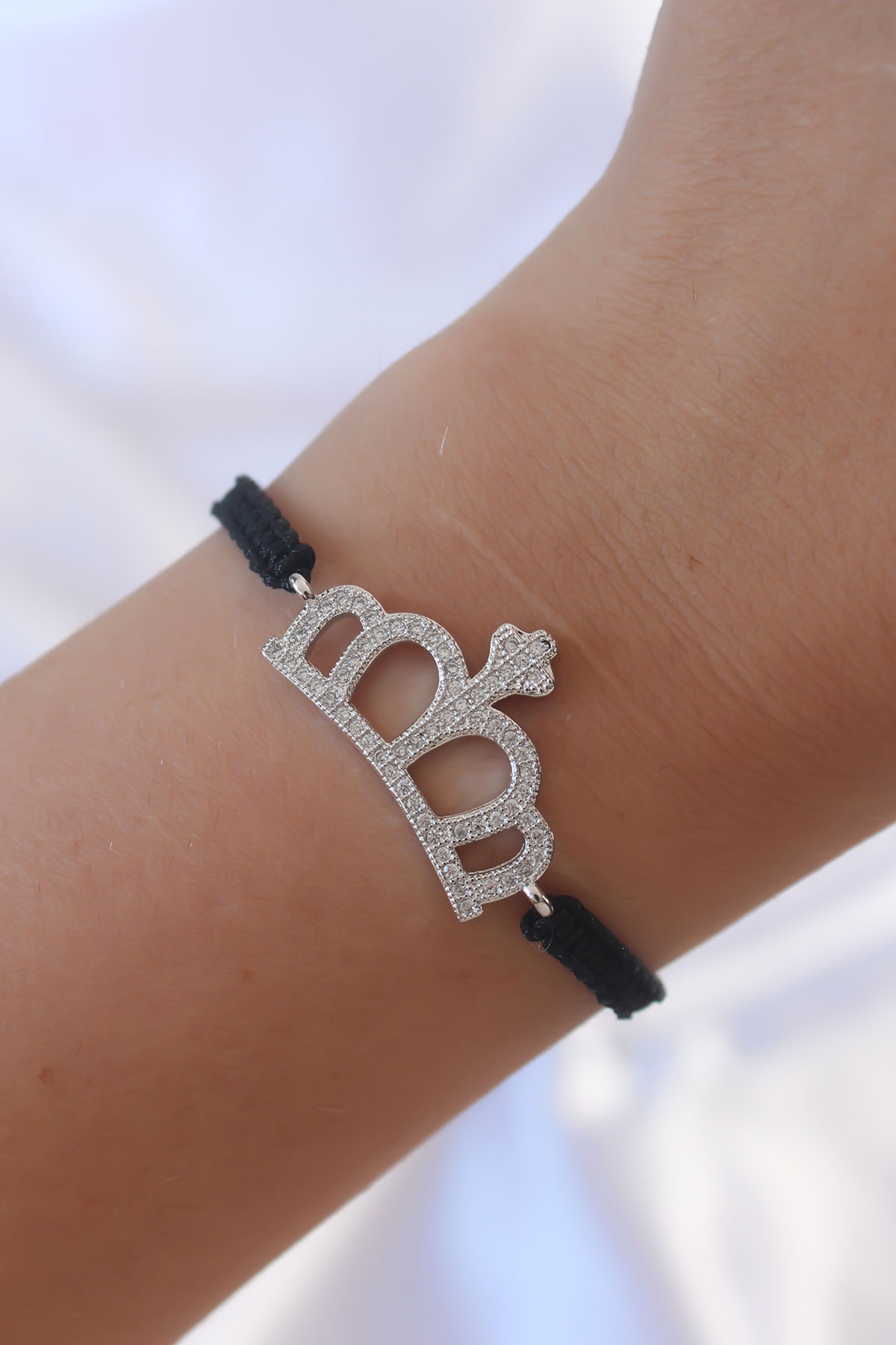 Gümüş Renk Zirkon Taşlı Taç Figür Makrome Bileklik - Lisinya Gümüş Renk Zirkon Taşlı Taç Figür Makrome Bileklik - Lisinya