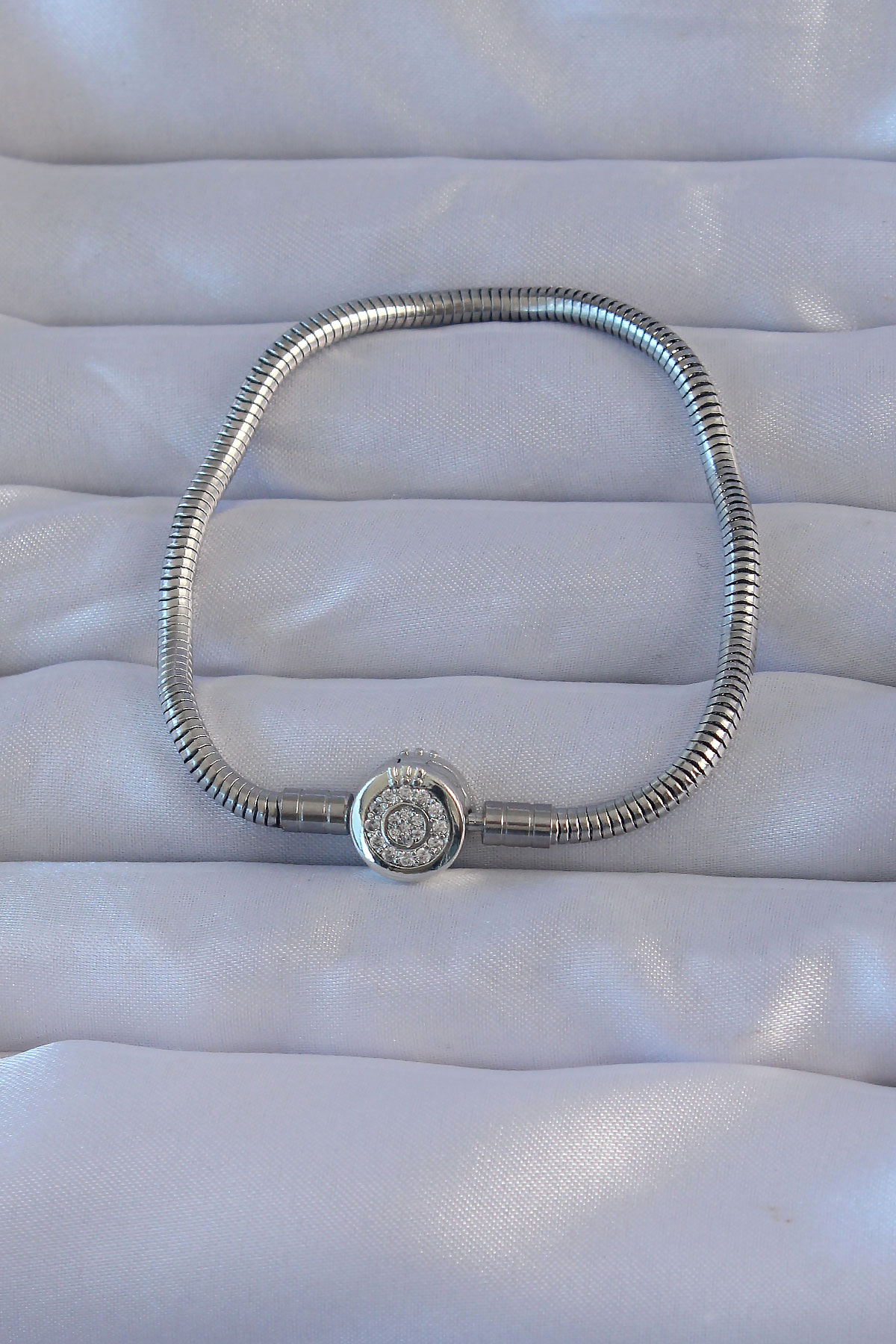 Pirinç Gümüş Renk Zirkon Taşlı Charm Bileklik - Lisinya