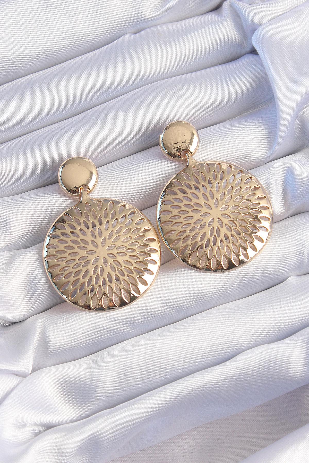 Pirinç Gold Renk Oval İşlemeli Küpe - Lisinya Pirinç Gold Renk Oval İşlemeli Küpe - Lisinya