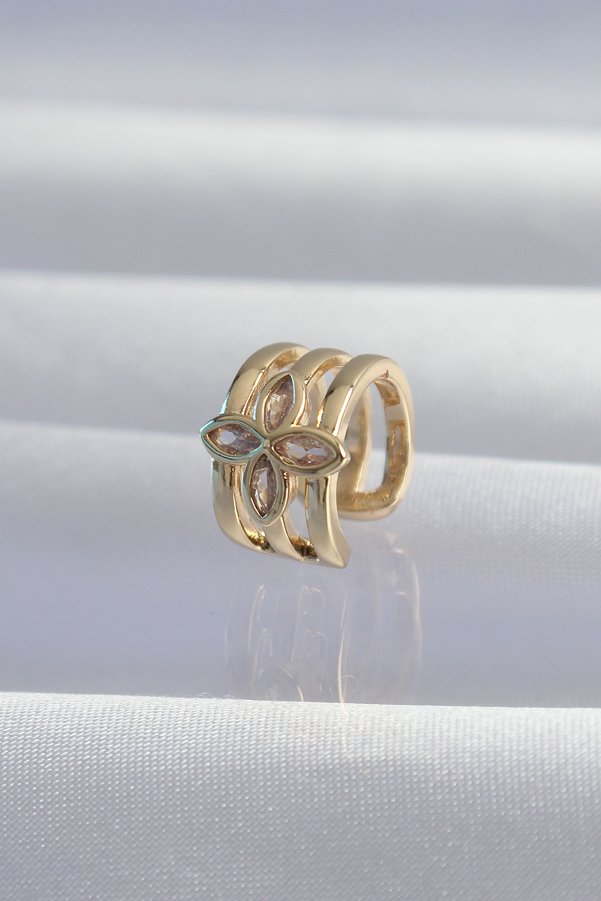 Pirinç Gold Renk Yonca Earcuff Küpe - Lisinya Pirinç Gold Renk Yonca Earcuff Küpe - Lisinya
