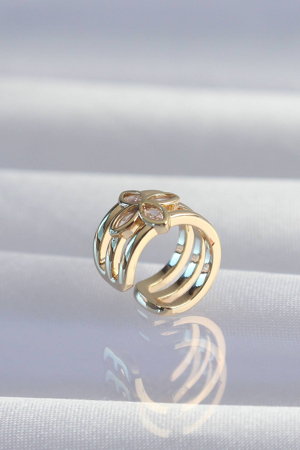 Pirinç Gold Renk Yonca Earcuff Küpe - Lisinya Pirinç Gold Renk Yonca Earcuff Küpe - Lisinya
