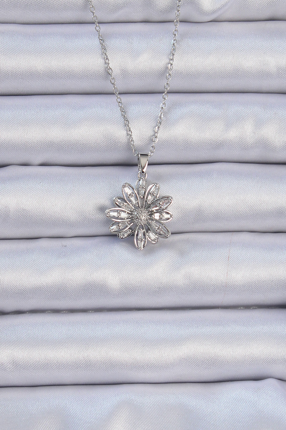 316L Çelik Zincir Gümüş Renk Zirkon Taşlı Çiçek Kolye - Lisinya 316L Çelik Zincir Gümüş Renk Zirkon Taşlı Çiçek Kolye - Lisinya