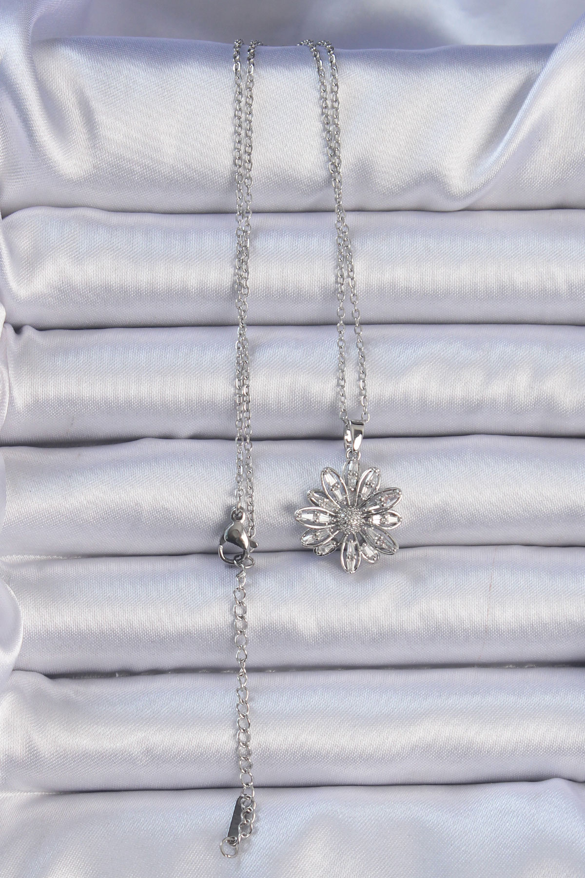 316L Çelik Zincir Gümüş Renk Zirkon Taşlı Çiçek Kolye - Lisinya 316L Çelik Zincir Gümüş Renk Zirkon Taşlı Çiçek Kolye - Lisinya