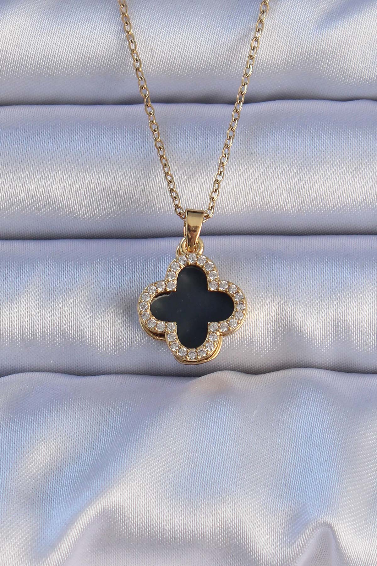 316L Çelik Gold Renk Siyah Mineli Zirkon Taşlı Yonca Figürlü Kolye - Lisinya