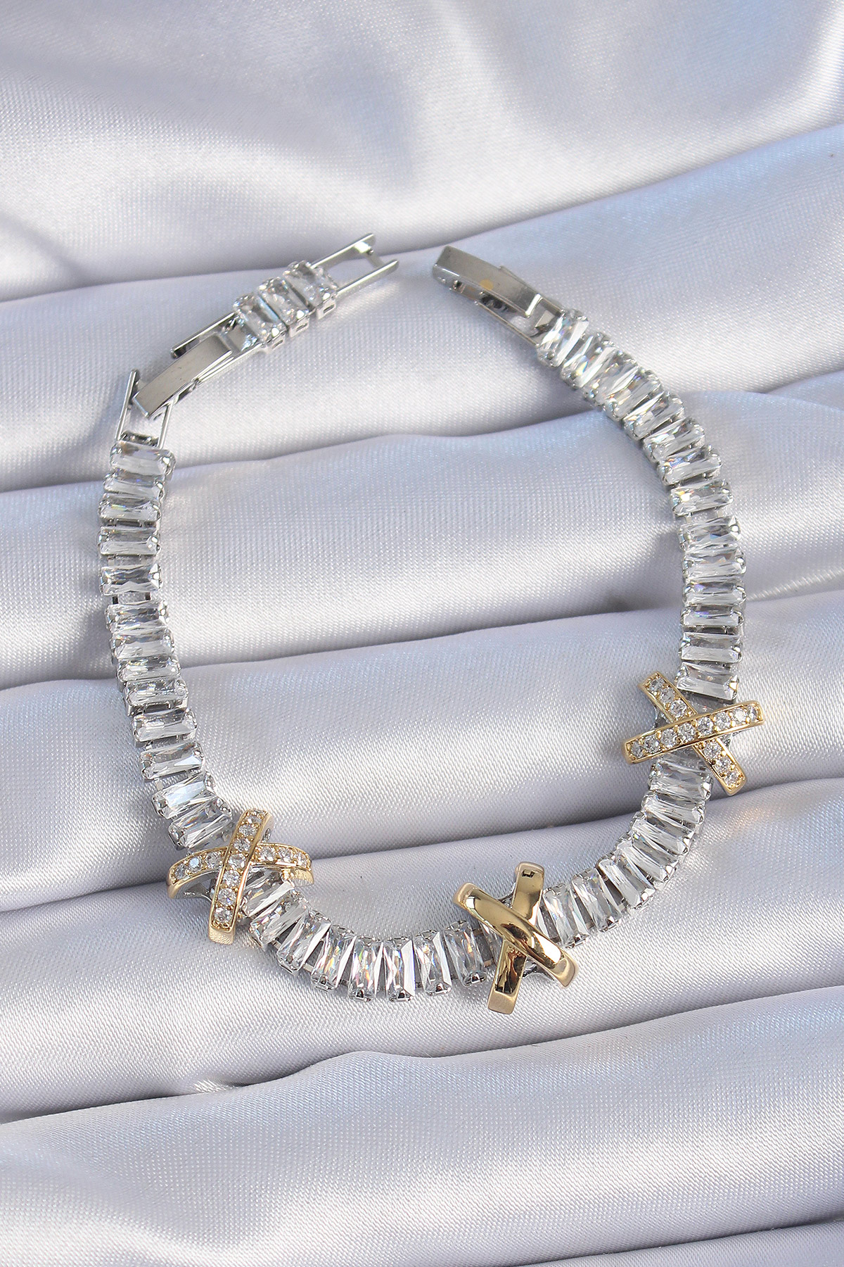 Pirinç Gümüş Renk Taşlı Su Yolu Model VİP Seri Kadın Bileklik - Lisinya