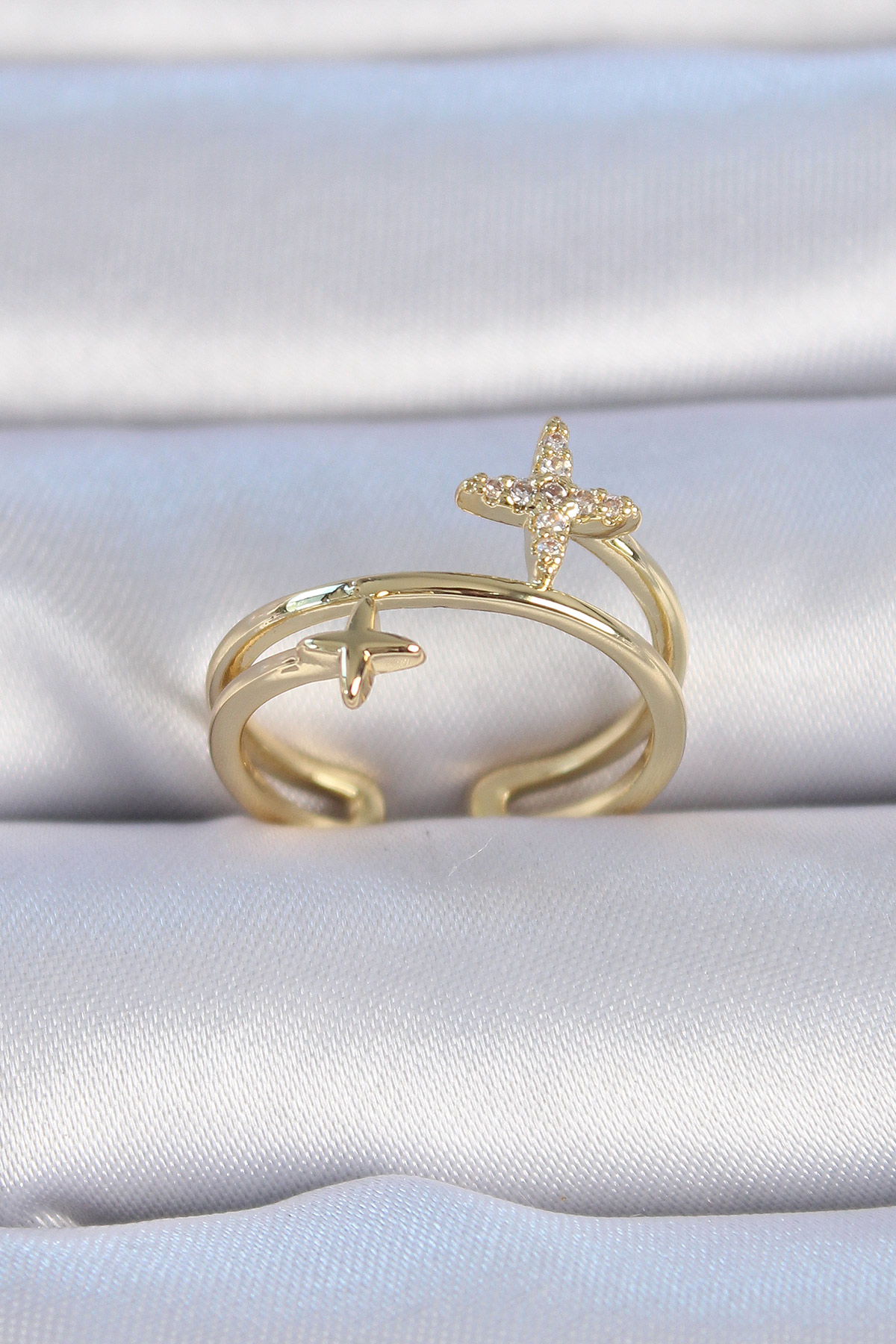 Pirinç Gold Renk Zirkon Taşlı Yıldız Model Kadın Yüzük - Lisinya Pirinç Gold Renk Zirkon Taşlı Yıldız Model Kadın Yüzük - Lisinya