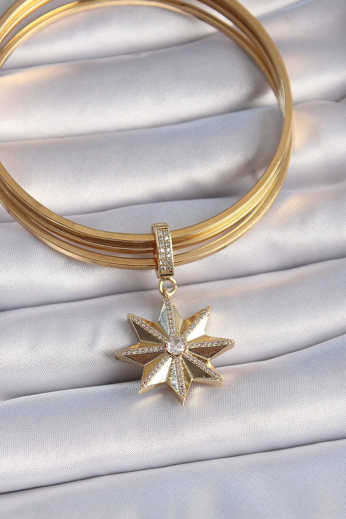 Pirinç Gold Renk Zirkon Taşlı Kutup Yıldızı Ajda Charm - Lisinya