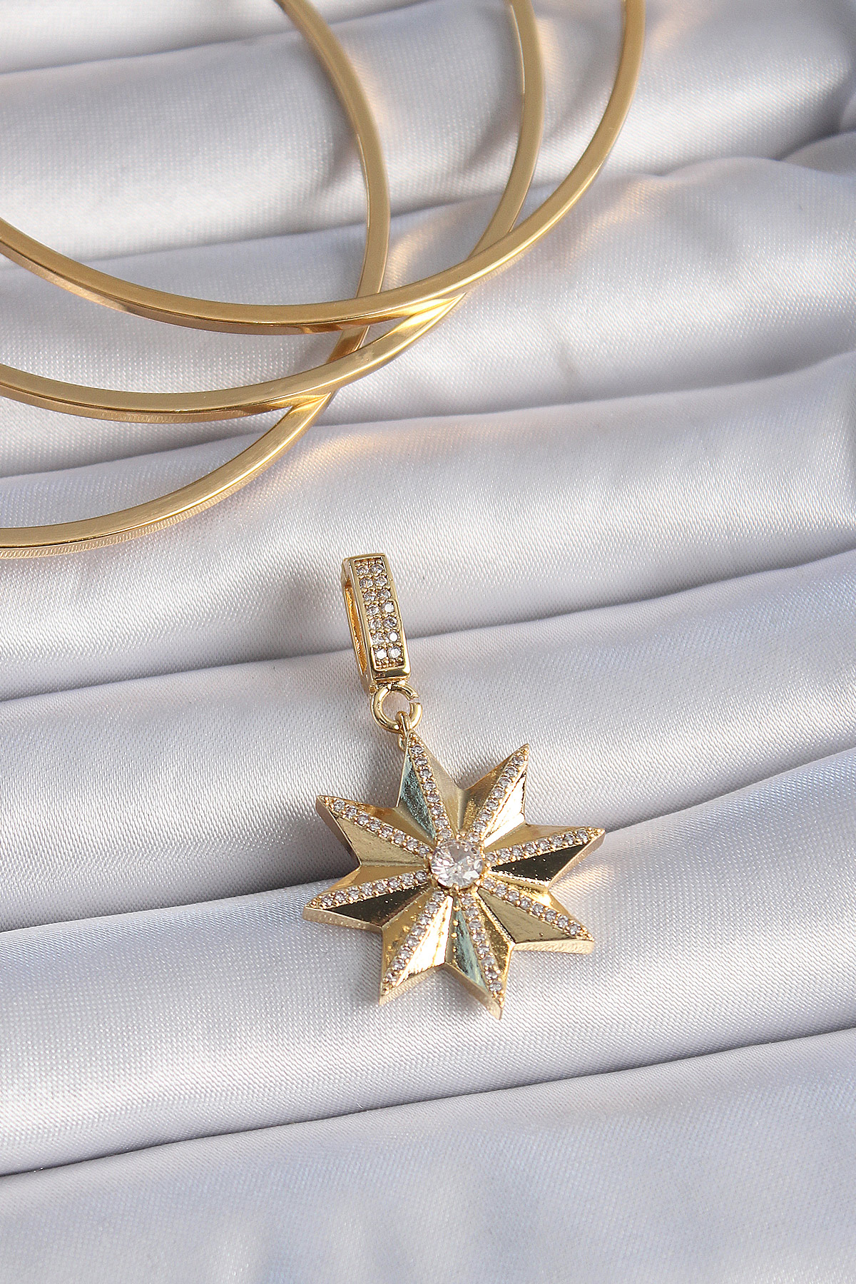 Pirinç Gold Renk Zirkon Taşlı Kutup Yıldızı Ajda Charm - Lisinya