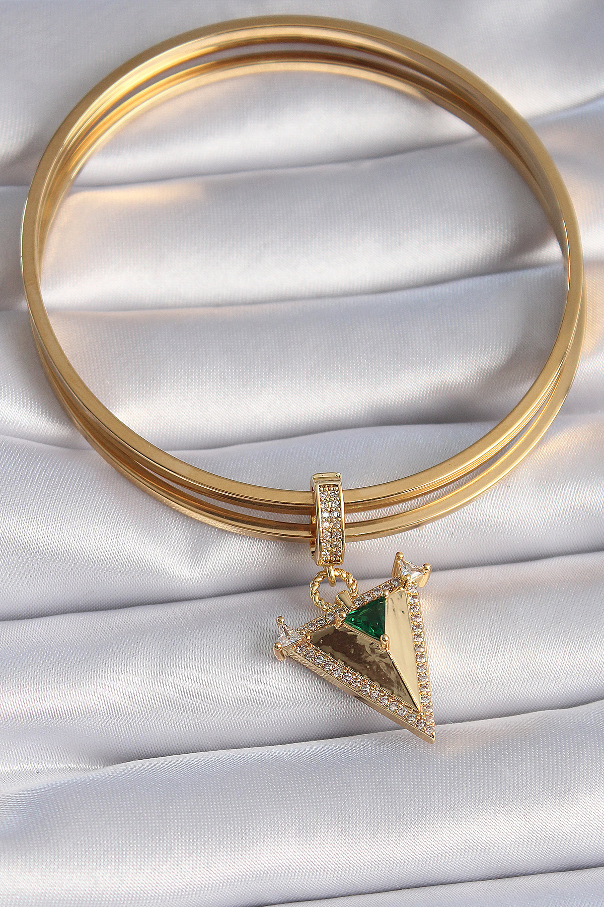 Pirinç Gold Renk Zirkon Taşlı 3D Üçgen Model Ajda Charm - Lisinya Pirinç Gold Renk Zirkon Taşlı 3D Üçgen Model Ajda Charm - Lisinya