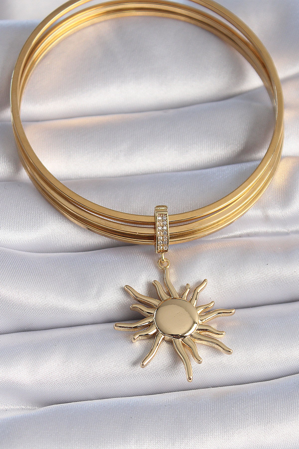 Pirinç Gold Renk Zirkon Taş Detaylı Güneş Model Ajda Charm - Lisinya Pirinç Gold Renk Zirkon Taş Detaylı Güneş Model Ajda Charm - Lisinya