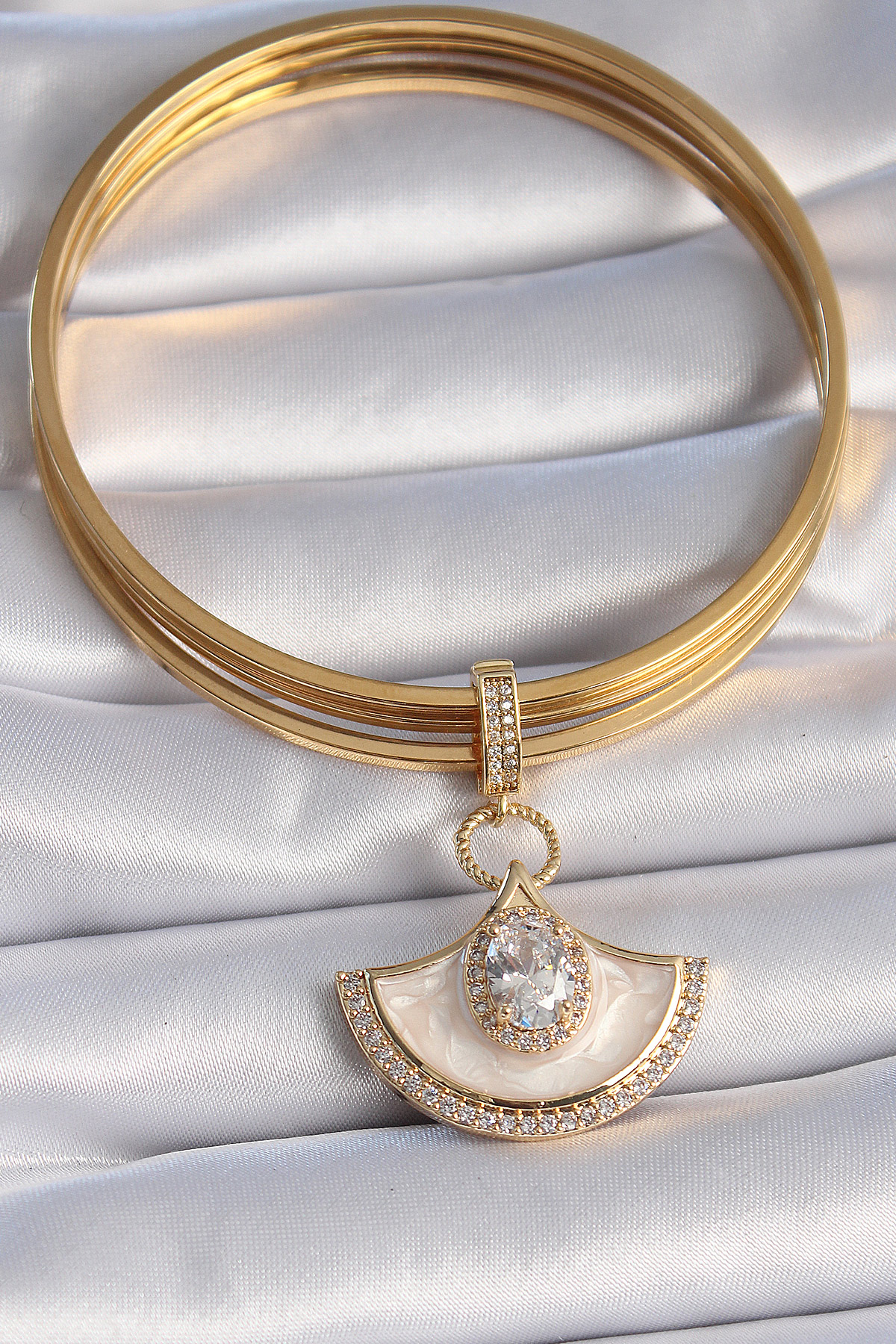 Pirinç Gold Renk Zirkon Taş Detaylı Beyaz Mineli Ajda Charm - Lisinya Pirinç Gold Renk Zirkon Taş Detaylı Beyaz Mineli Ajda Charm - Lisinya
