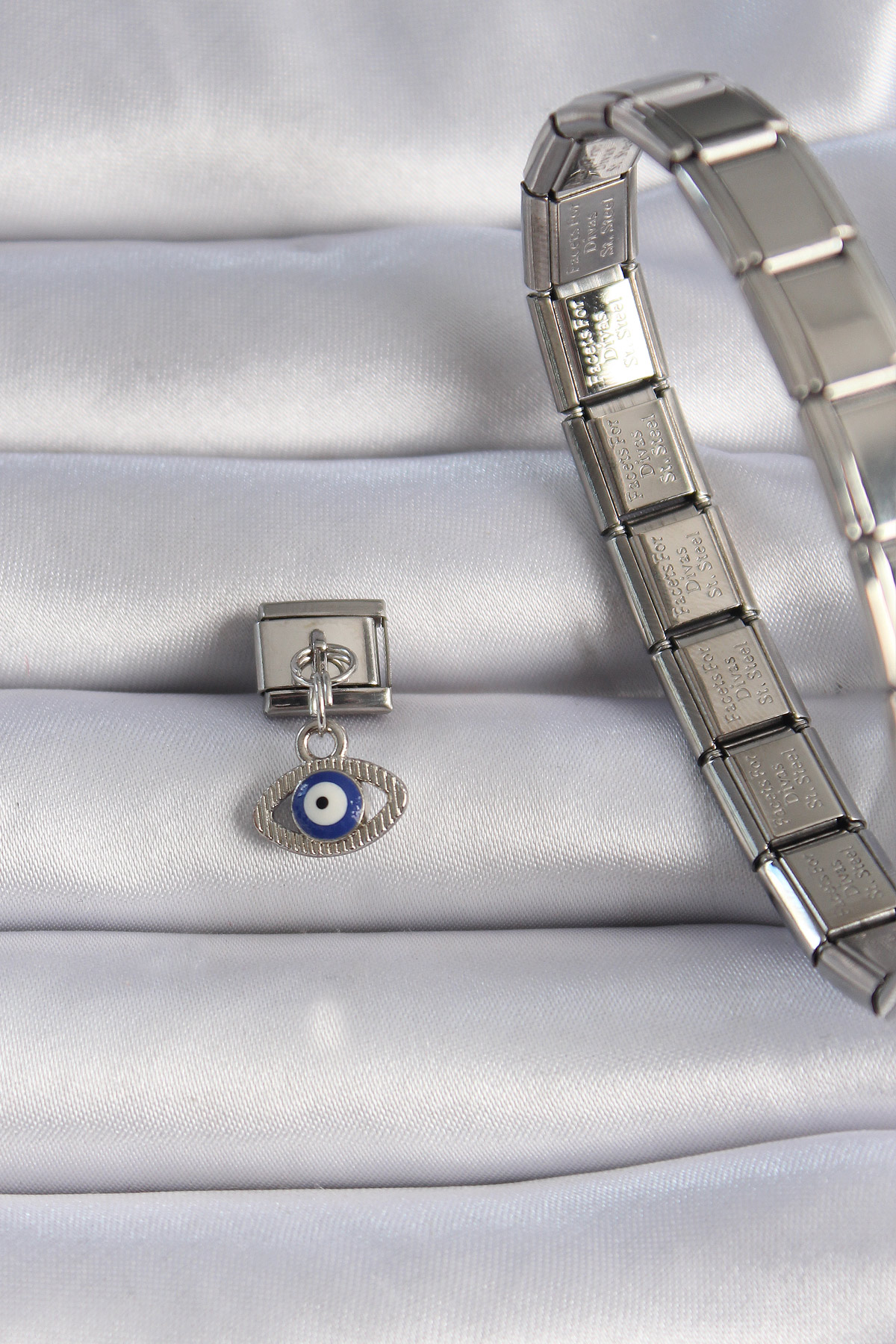 316L Çelik Gümüş Renk Sallantılı Göz Figür Nazar Boncuk Detay Nomination Charm - Lisinya