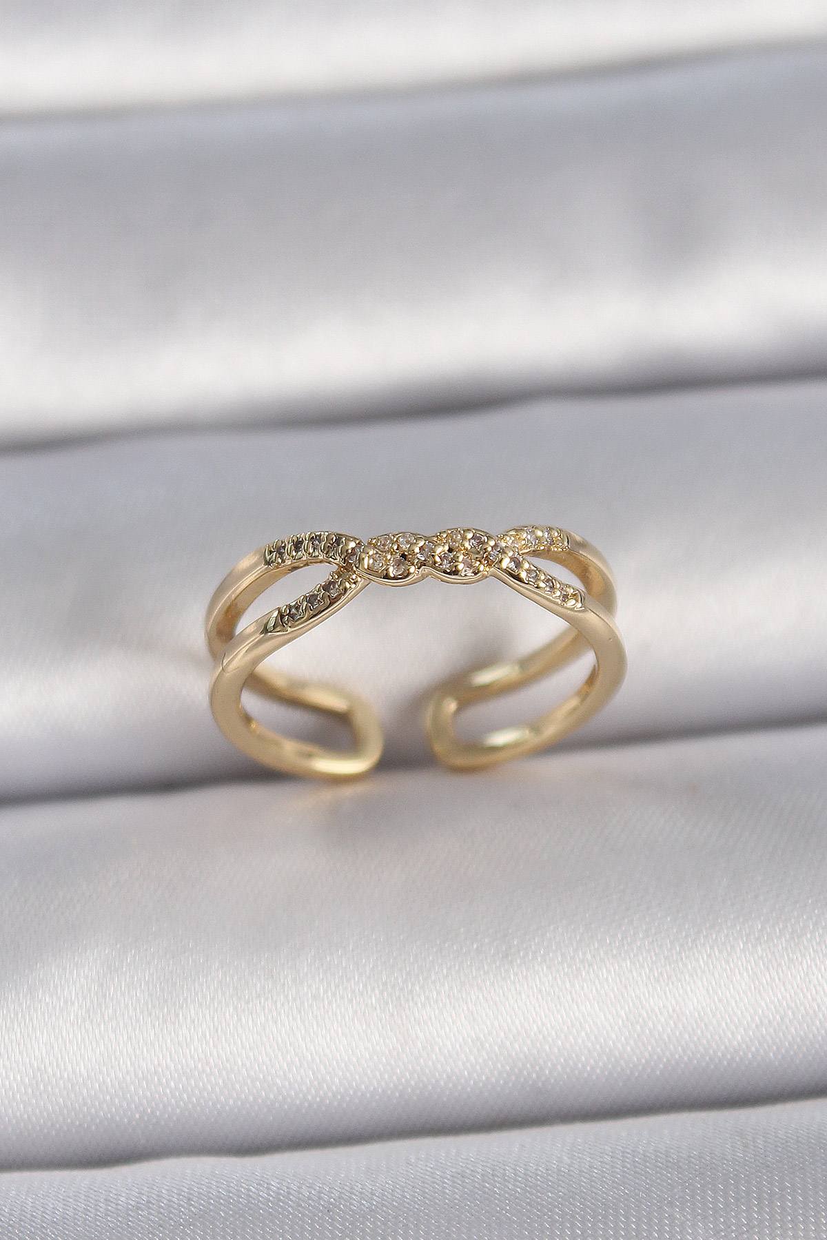Pirinç Gold Renk Ayarlanabilir Zirkon Taşlı Sarmal Model Kadın Yüzük - Lisinya Pirinç Gold Renk Ayarlanabilir Zirkon Taşlı Sarmal Model Kadın Yüzük - Lisinya