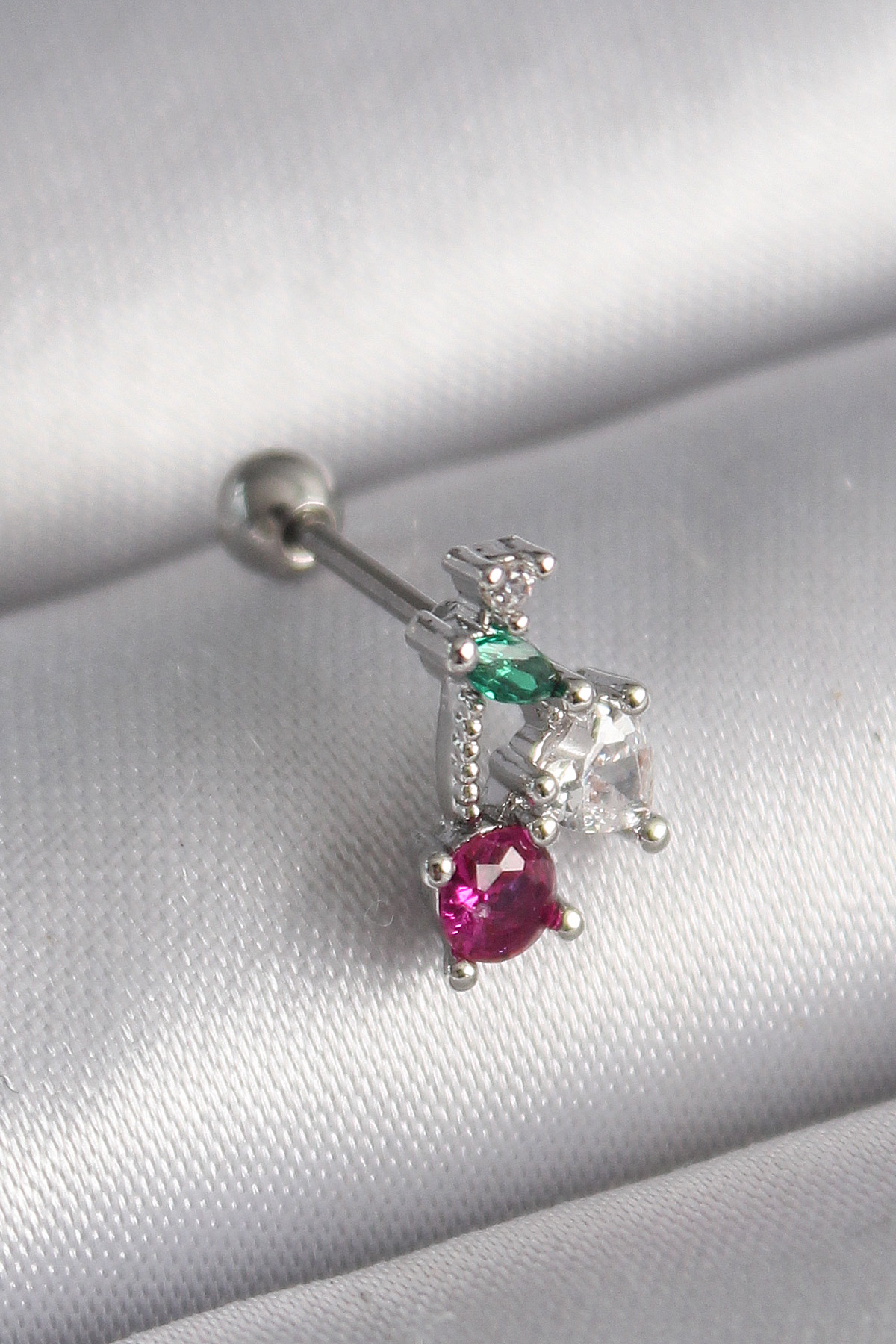 316L Çelik Gümüş Renk Zirkon Taşlı Tragus Piercing - Lisinya 316L Çelik Gümüş Renk Zirkon Taşlı Tragus Piercing - Lisinya
