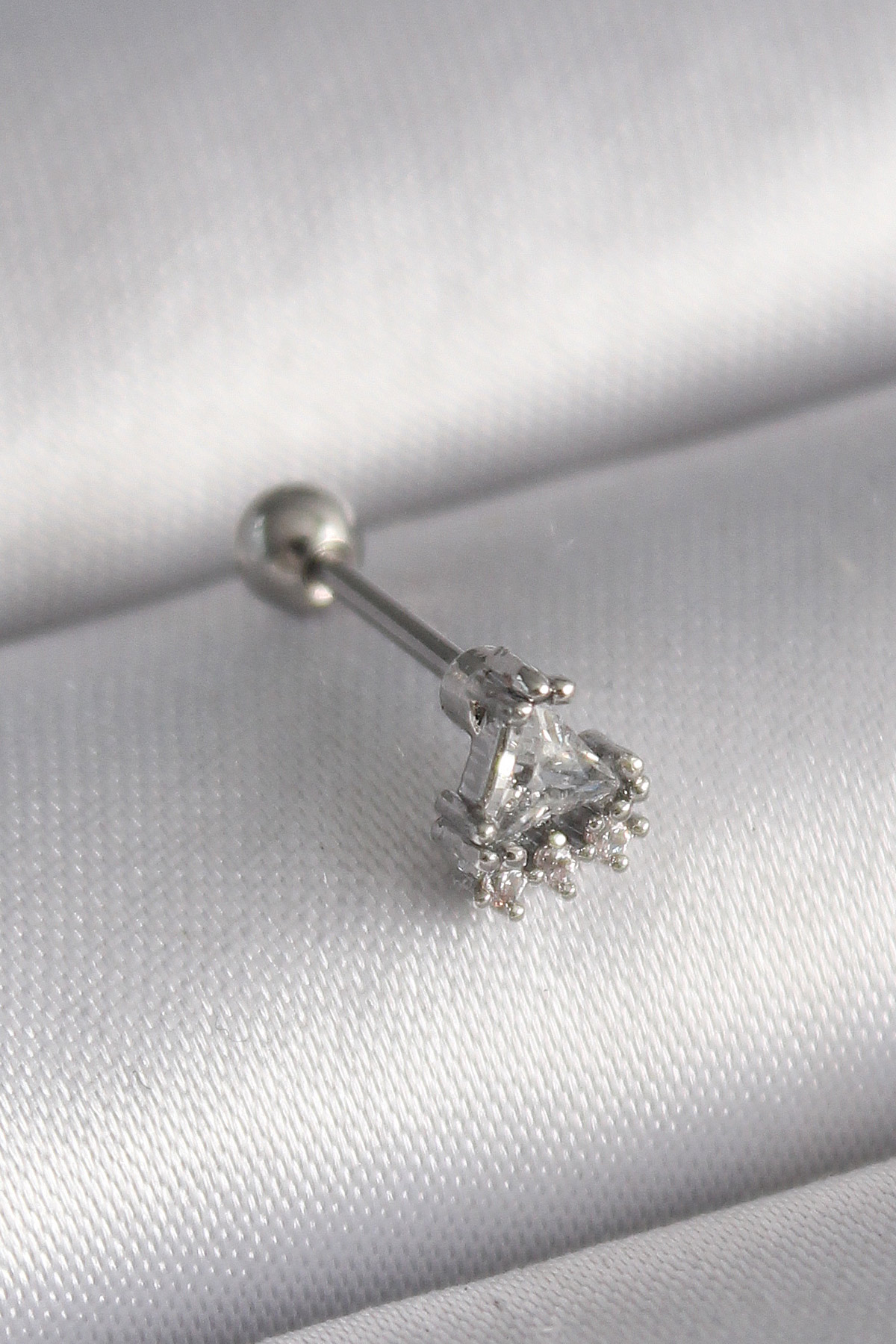 316L Çelik Gümüş Renk Üçgen Zirkon Taşlı Tragus Piercing - Lisinya 316L Çelik Gümüş Renk Üçgen Zirkon Taşlı Tragus Piercing - Lisinya