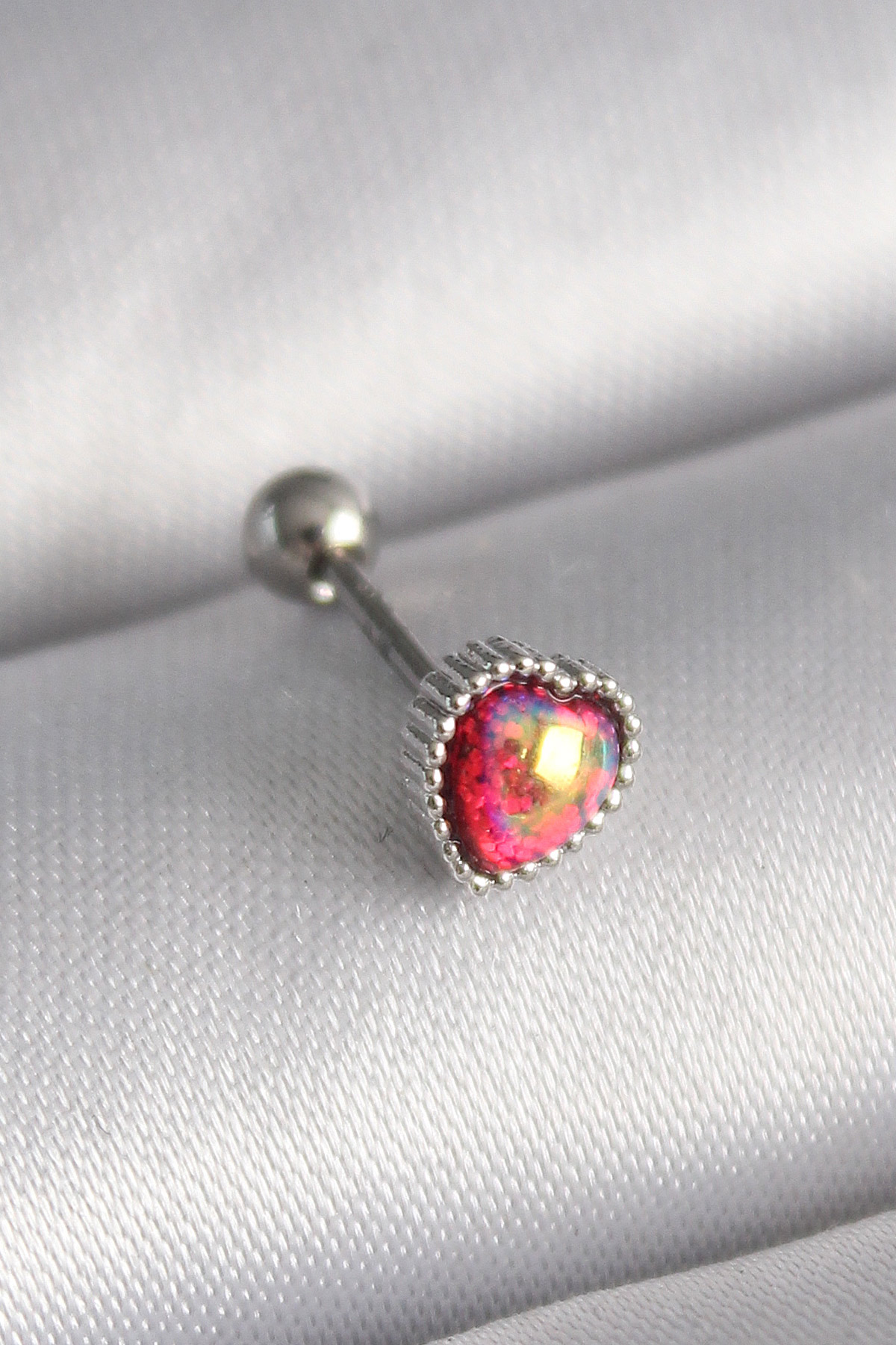 316L Çelik Gümüş Renk Kırmızı Mineli Kalp Tragus Piercing - Lisinya 316L Çelik Gümüş Renk Kırmızı Mineli Kalp Tragus Piercing - Lisinya