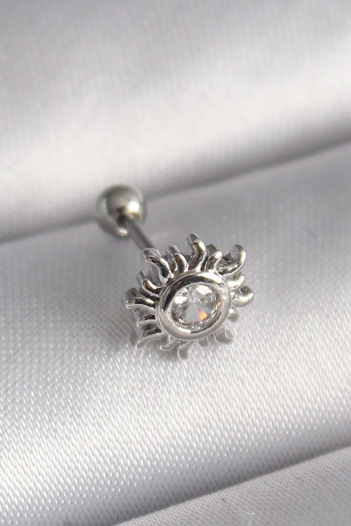 316L Çelik Gümüş Renk Zirkon Taşlı Güneş Tragus Piercing - Lisinya 316L Çelik Gümüş Renk Zirkon Taşlı Güneş Tragus Piercing - Lisinya