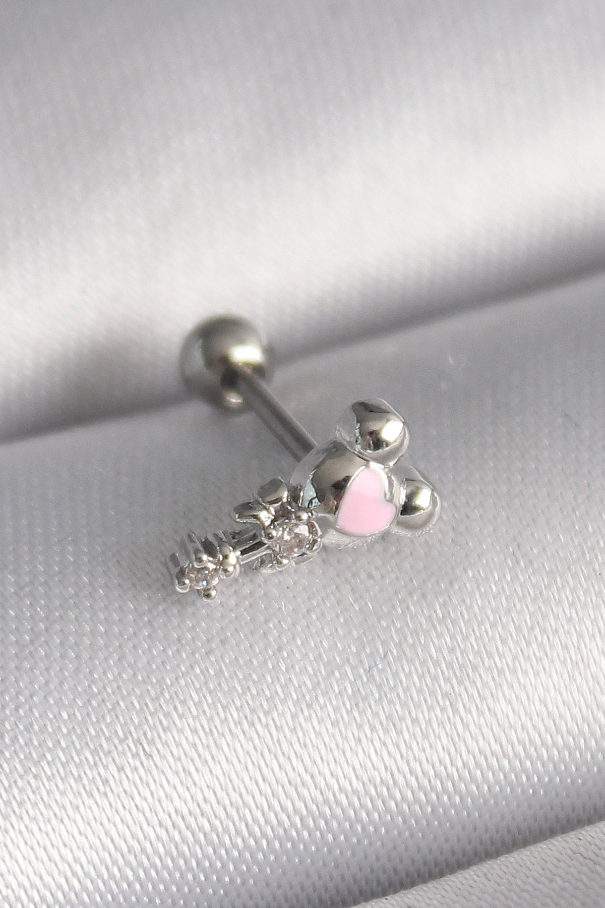 316L Çelik Gümüş Renk Zirkon Taş Detay Pembe Kalp İşleme Tragus Piercing - Lisinya 316L Çelik Gümüş Renk Zirkon Taş Detay Pembe Kalp İşleme Tragus Piercing - Lisinya