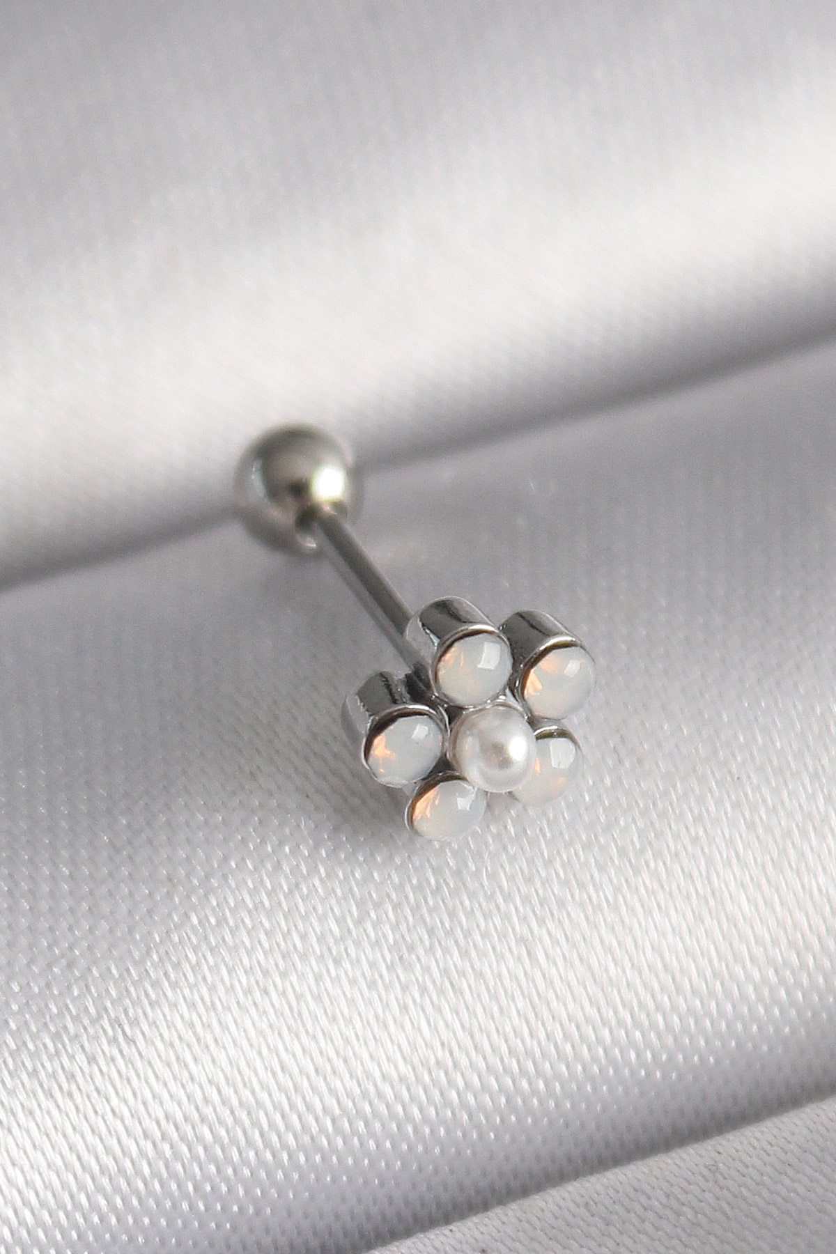 316L Çelik Gümüş Renk Zirkon Taşlı Çiçek Model Tragus Piercing - Lisinya 316L Çelik Gümüş Renk Zirkon Taşlı Çiçek Model Tragus Piercing - Lisinya