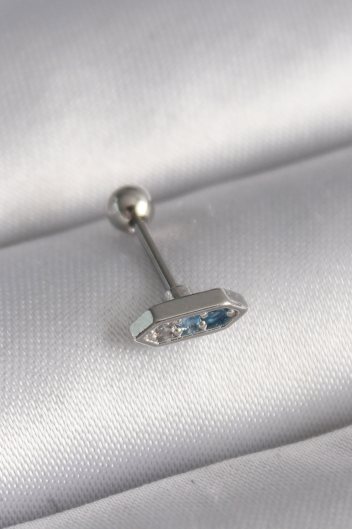 316L Çelik Gümüş Renk Mavi Zirkon Taşlı Tragus Piercing - Lisinya 316L Çelik Gümüş Renk Mavi Zirkon Taşlı Tragus Piercing - Lisinya
