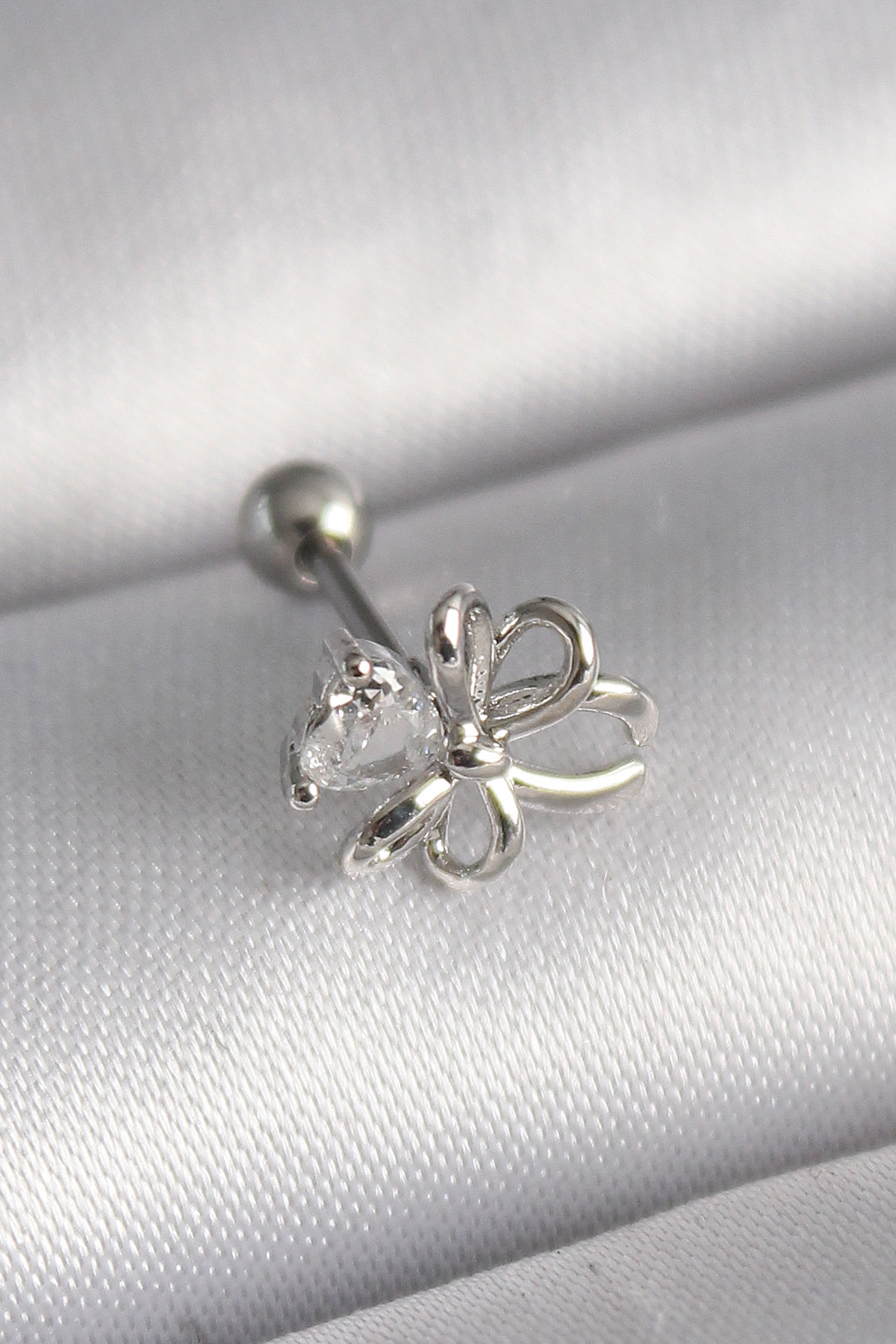 316L Çelik Gümüş Renk Zirkon Taş Detay Kurdele Model Tragus Piercing - Lisinya 316L Çelik Gümüş Renk Zirkon Taş Detay Kurdele Model Tragus Piercing - Lisinya