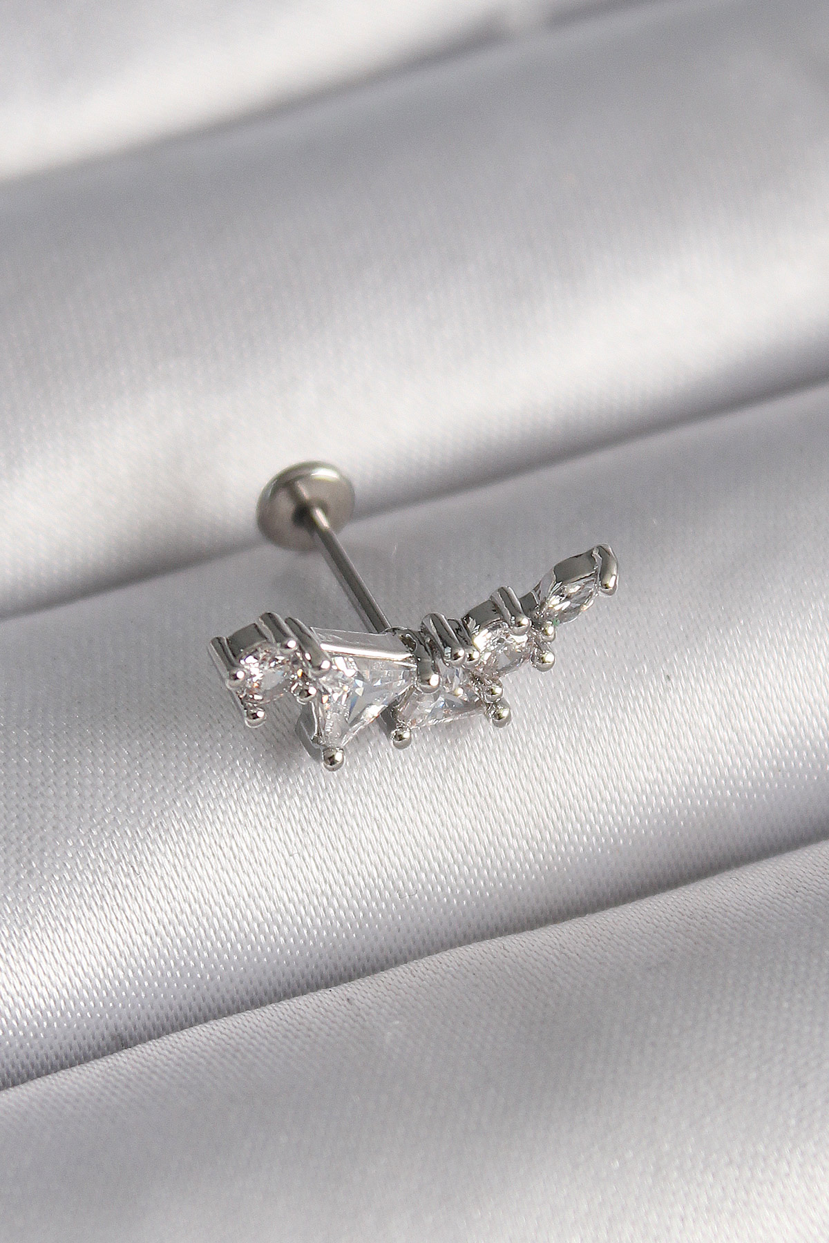 316L Çelik Gümüş Renk Zirkon Taşlı Tragus Piercing - Lisinya 316L Çelik Gümüş Renk Zirkon Taşlı Tragus Piercing - Lisinya