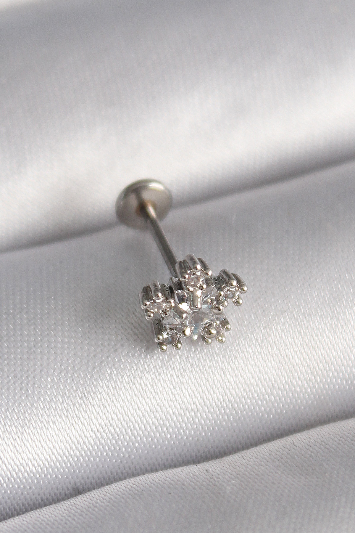 316L Çelik Gümüş Renk Zirkon Taşlı Yıldız Model Tragus Piercing - Lisinya 316L Çelik Gümüş Renk Zirkon Taşlı Yıldız Model Tragus Piercing - Lisinya