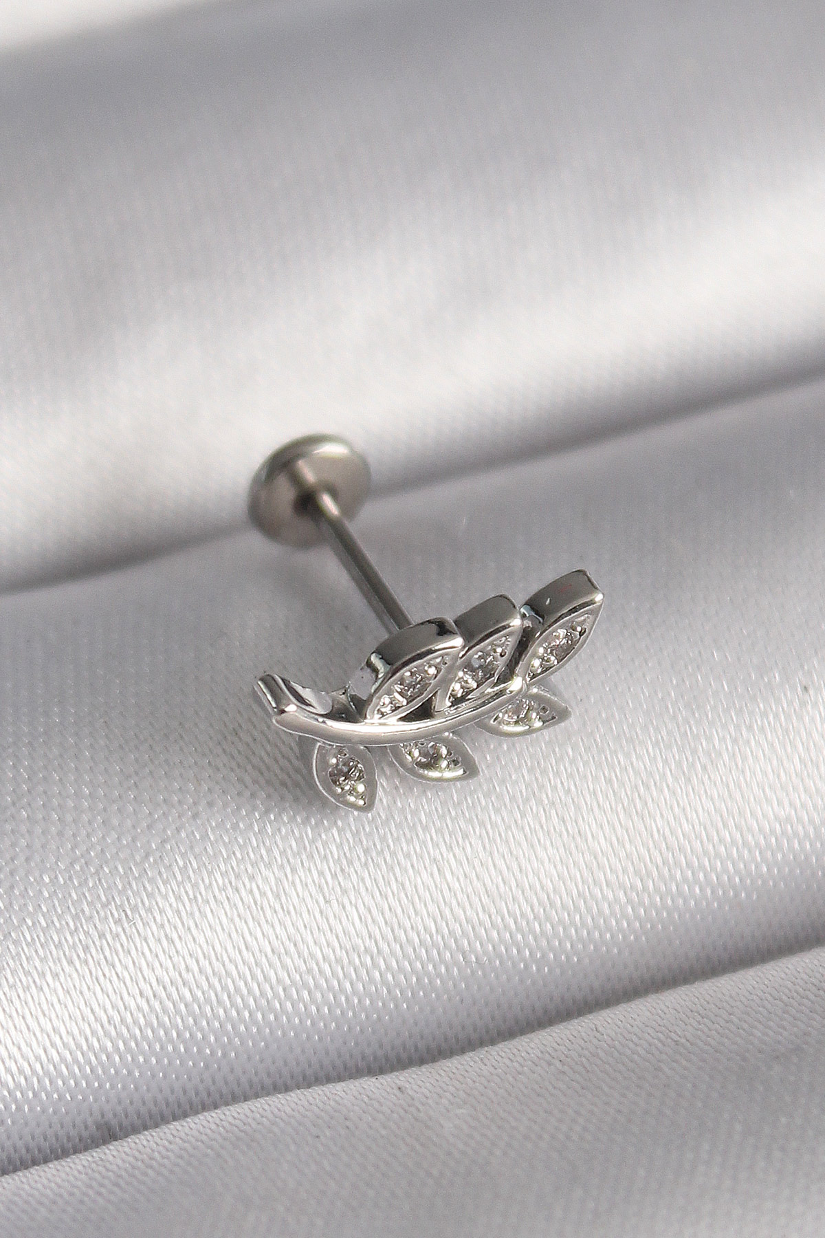 316L Çelik Gümüş Renk Dal Model Zirkon Taş Detaylı Tragus Piercing - Lisinya 316L Çelik Gümüş Renk Dal Model Zirkon Taş Detaylı Tragus Piercing - Lisinya