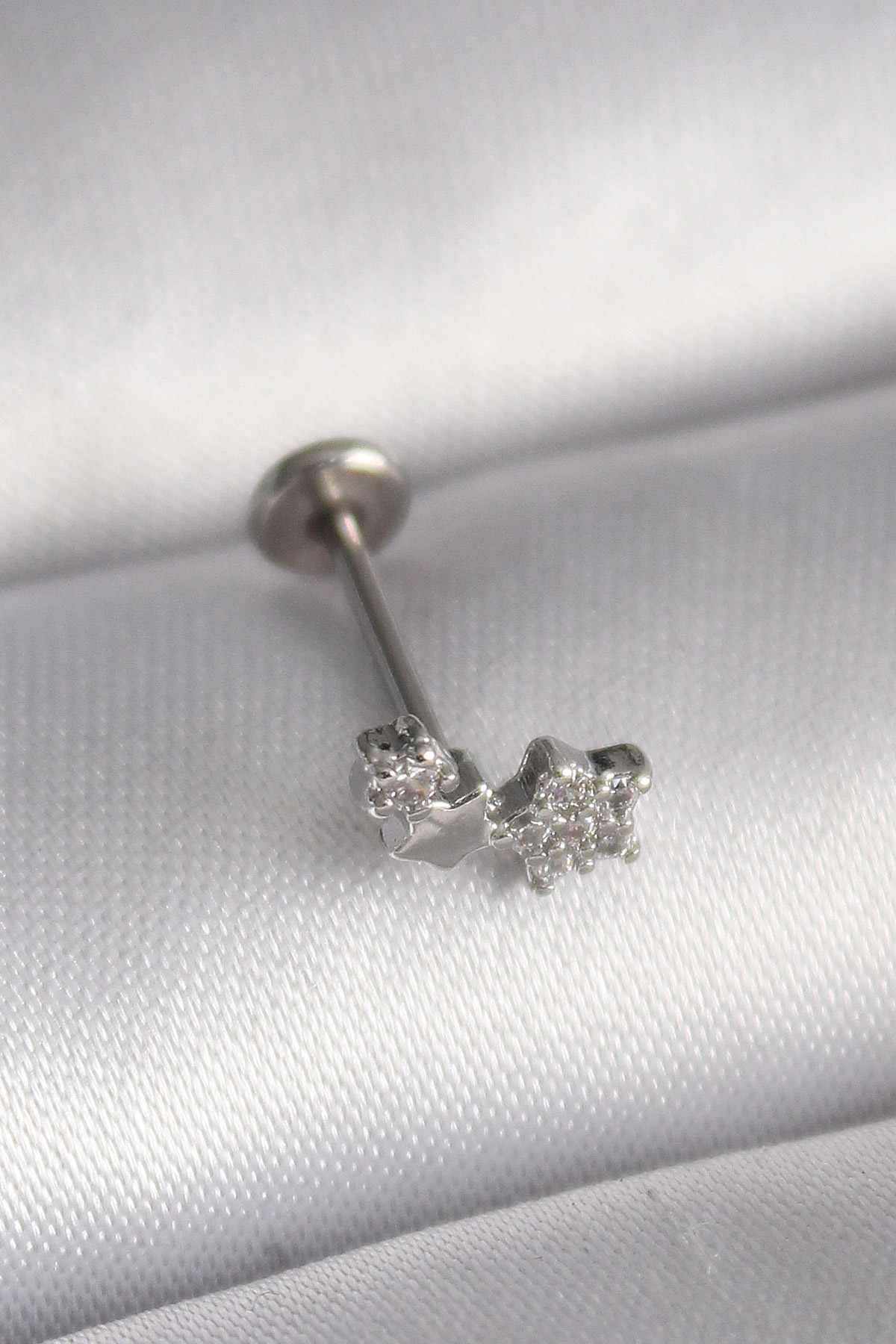 316L Çelik Gümüş Renk Zirkon Taşlı Yıldız Model Tragus Piercing - Lisinya 316L Çelik Gümüş Renk Zirkon Taşlı Yıldız Model Tragus Piercing - Lisinya