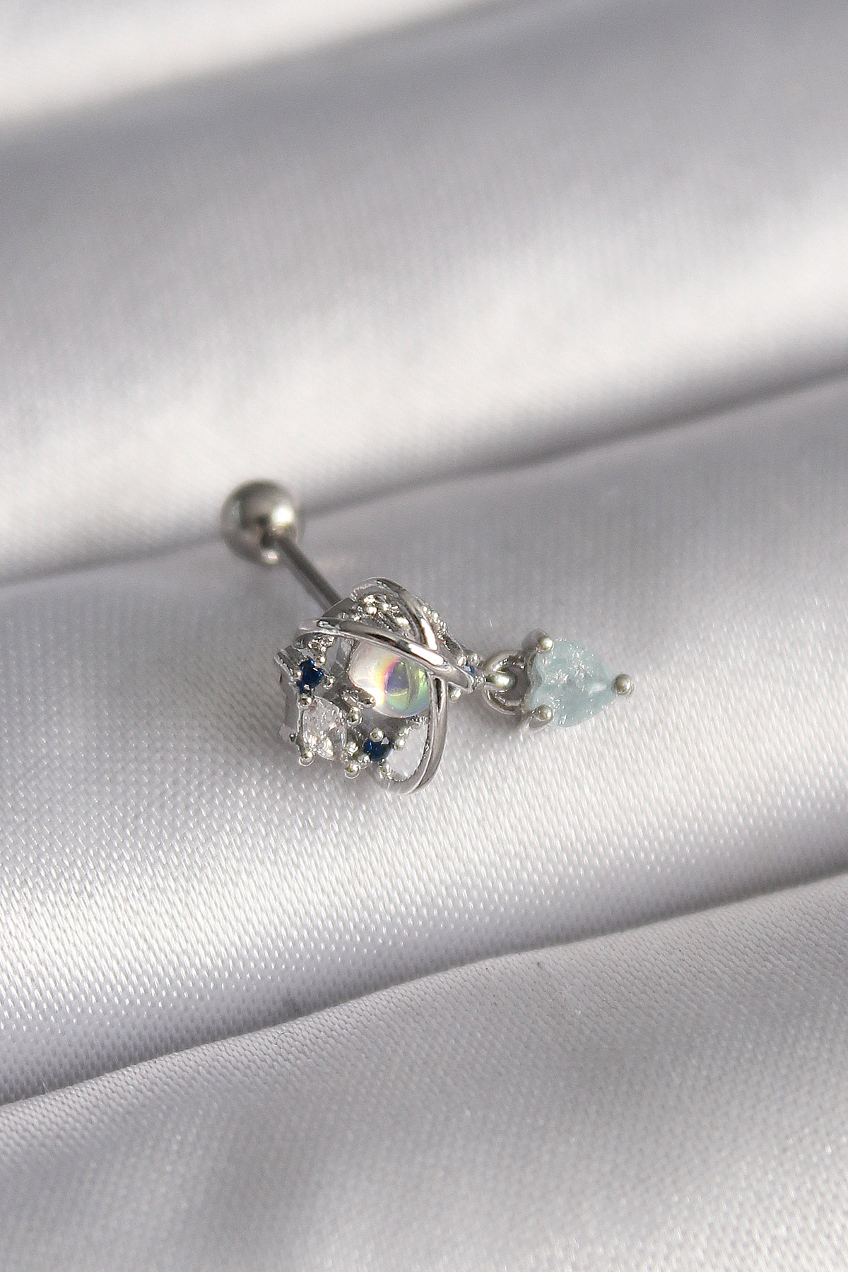 316L Çelik Gümüş Renk Zirkon Taşlı Sallantı Kalp Detay Tragus Piercing - Lisinya 316L Çelik Gümüş Renk Zirkon Taşlı Sallantı Kalp Detay Tragus Piercing - Lisinya