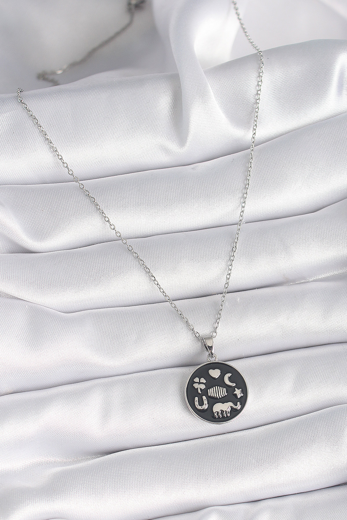 316L Çelik Gümüş Renk Siyah Renk Şans Kolyesi - Lisinya